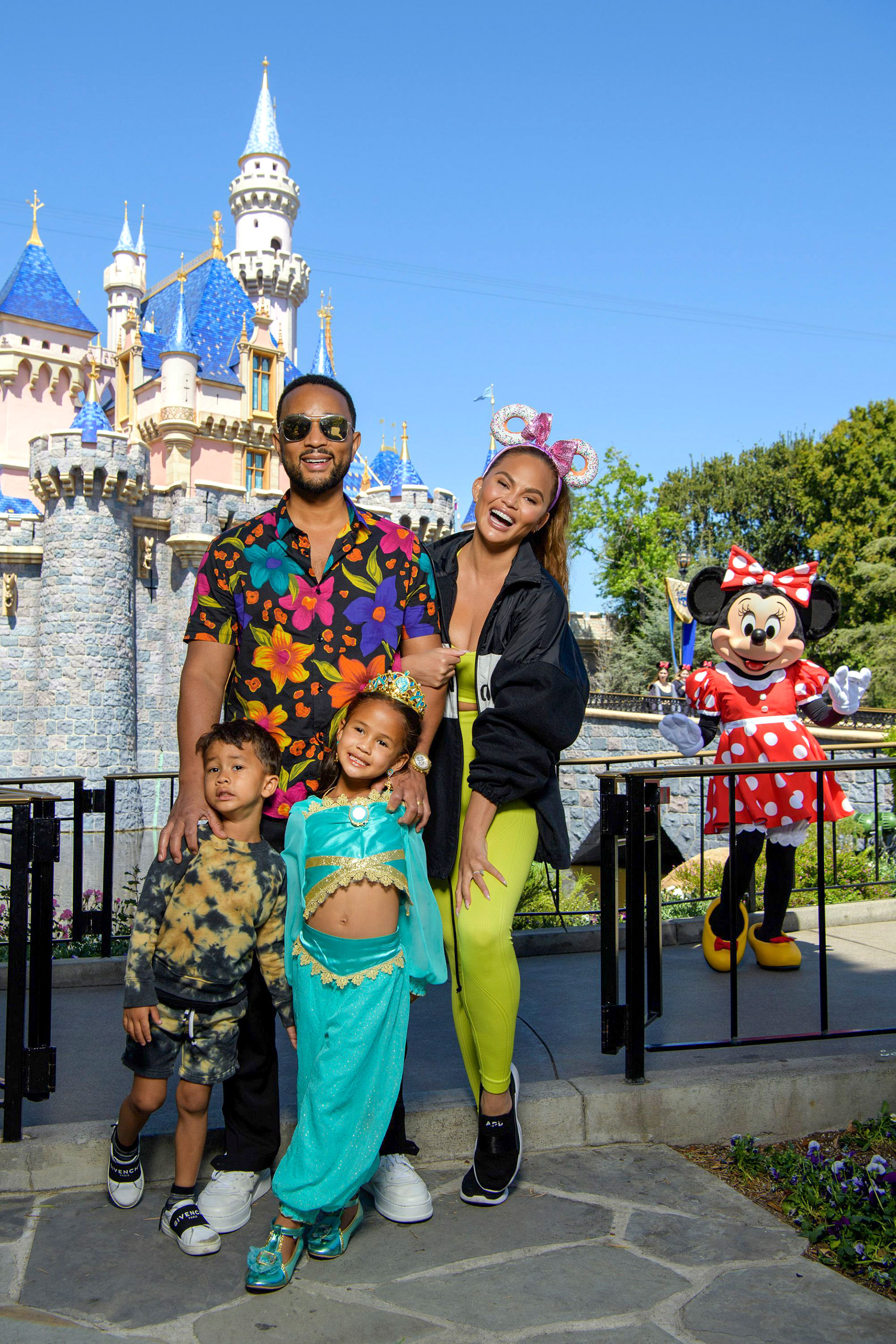 Festejo en familia. Chrissy Teigen y John Legend viajaron a Disney para celebrar el cumpleaños de su hija Luna, quien cumplió seis años. Allí disfrutaron de las distintas atracciones que proponen los parques de diversiones y los juegos