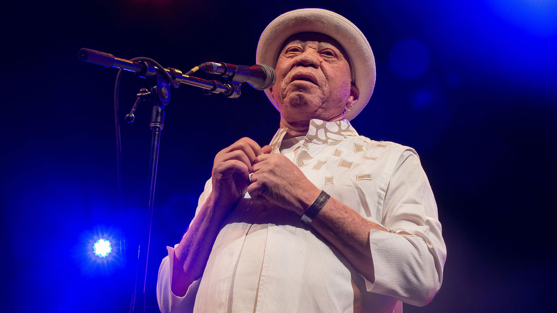 "No le estoy cerrando la puerta a Sudáfrica, le estoy cerrando la puerta a la violencia": el gesto político del músico maliense Salif Keita
