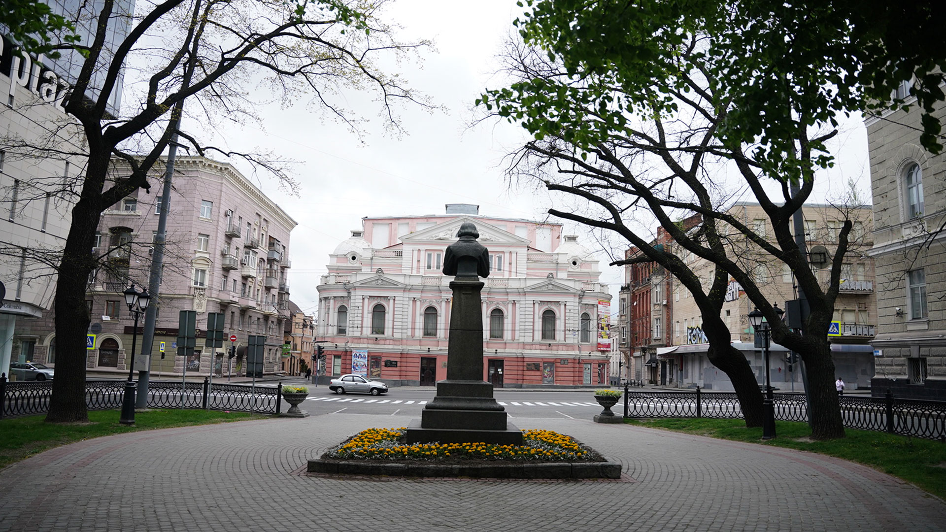 Una plaza céntrica de Kharkiv, minutos después del discurso de Vladimir Putin en Moscú. (Franco Fafasuli)