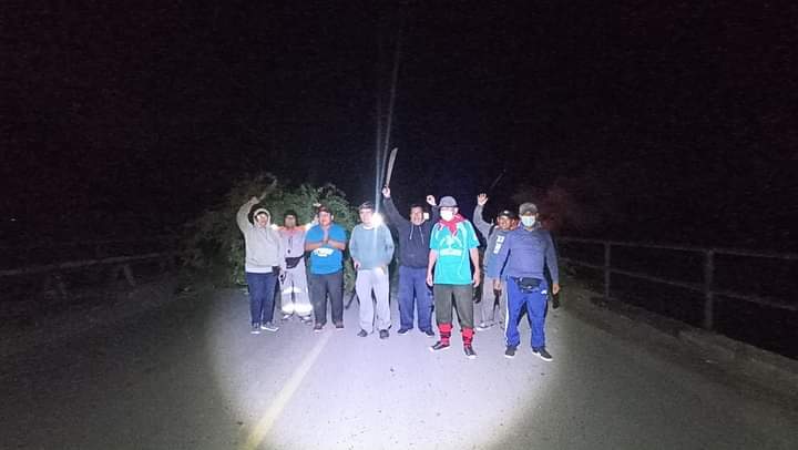 Pobladores bloquean carreteras por el paro en Piura y Tumbes