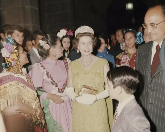 Reina Isabel II en México con Luis Echeverría (Foto: Serge Lemoine/Getty Images)