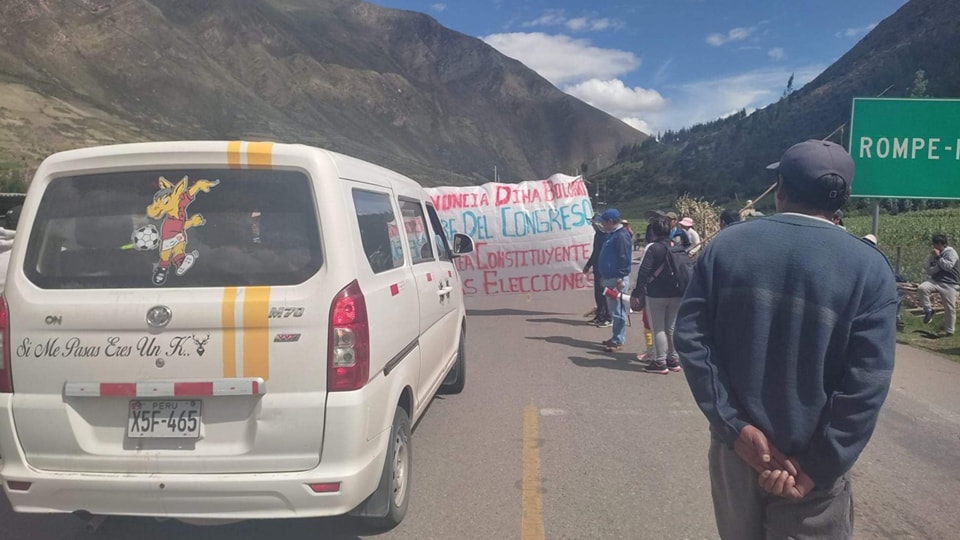 Bloquean carretera de conexión a Sicuani, Puno, Arequipa