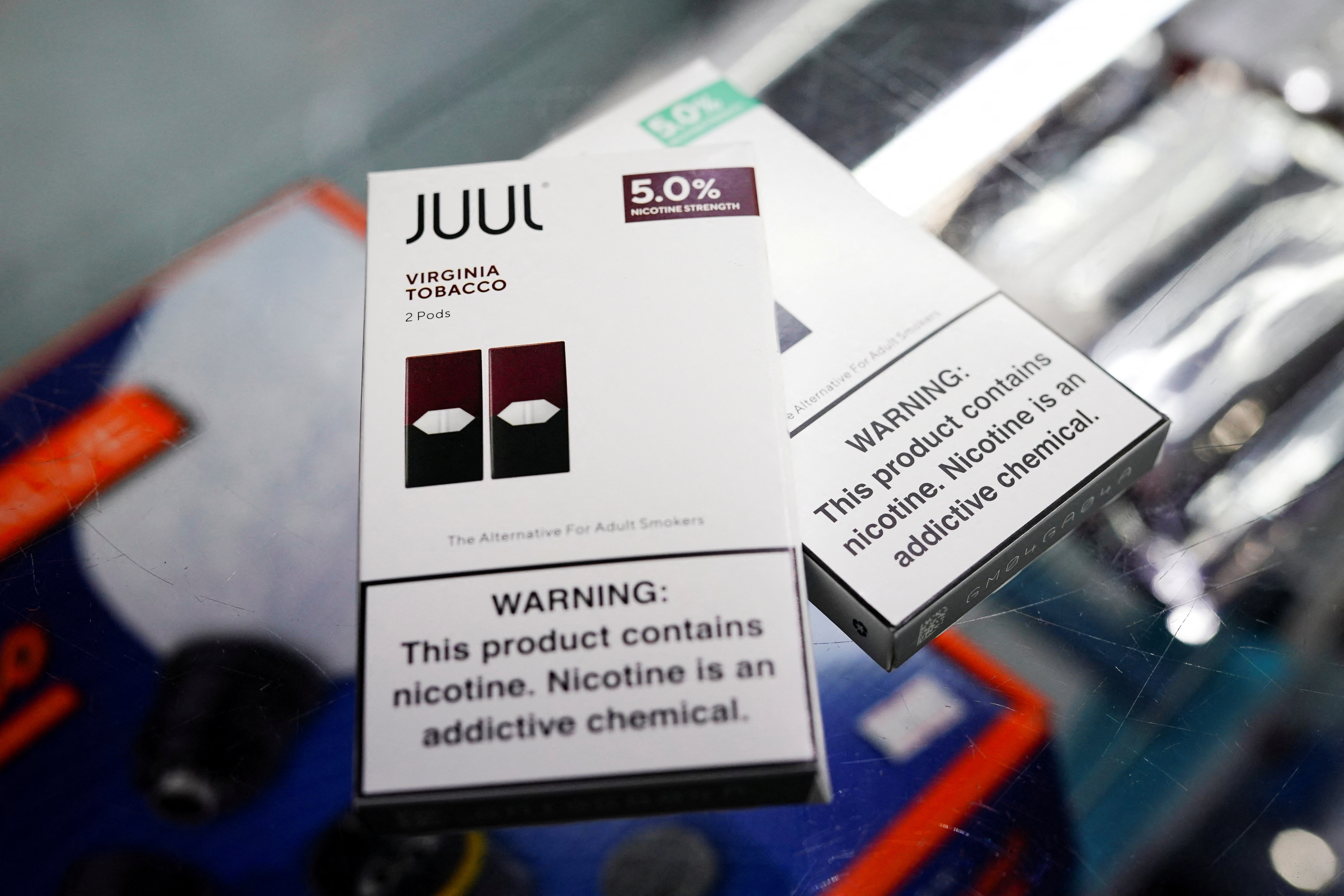 FDA prohibirá la venta de cigarrillos electrónicos Juul en ese país. Esa compañía comercializa actualmente sólo productos con sabor a tabaco y mentol (REUTERS/Elijah Nouvelage)