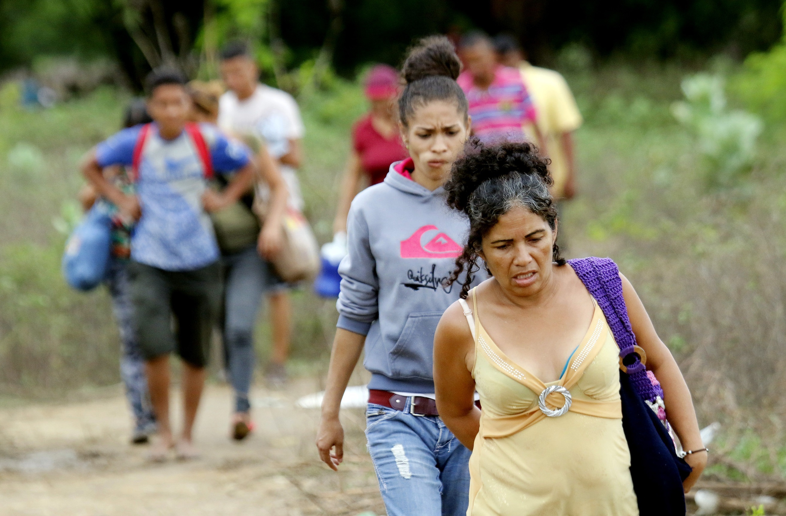Venezolanos tras cruzar el r&#237;o Tachira hac&#237;a Colombia en la trocha Los Mangos, cerca de C&#250;cuta, departamento de Norte de Santander (Colombia). EFE/Schneyder Mendoza/Archivo
