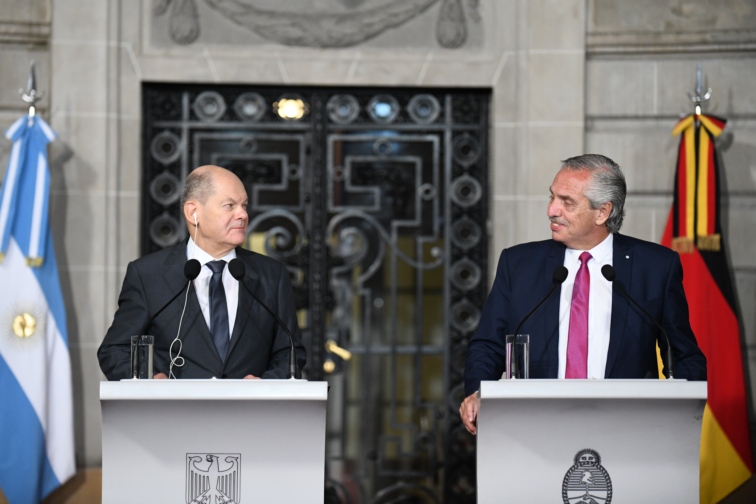 Alberto Fernández con Olaf Scholz, canciller de Alemania. El Presidente destacará la inserción de Argentina en la agenda internacional (Fotos: Casa Rosada)