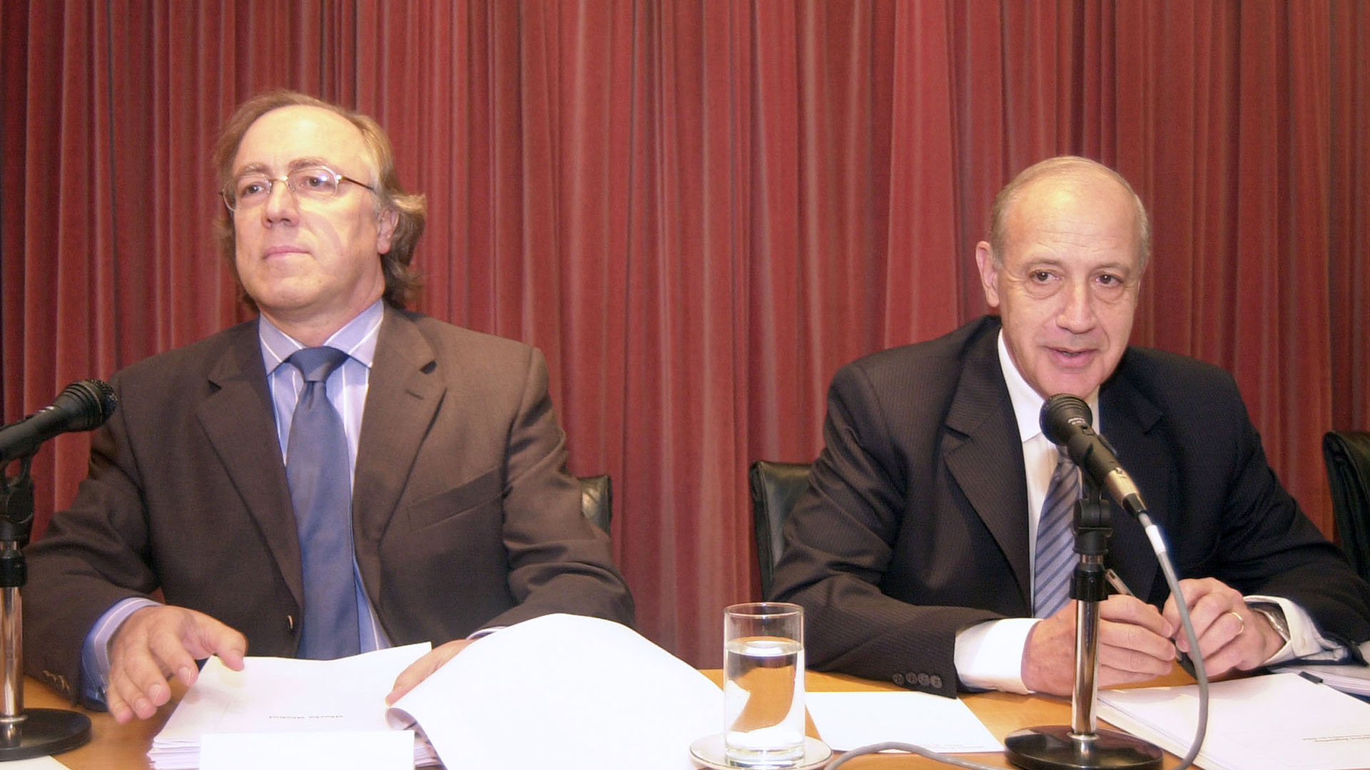 El ministro Lavagna y el secretario de Finanzas, Guillermo Nielsen, negociadores del canje de 2005
Foto NA: JUAN VARGAS****                        