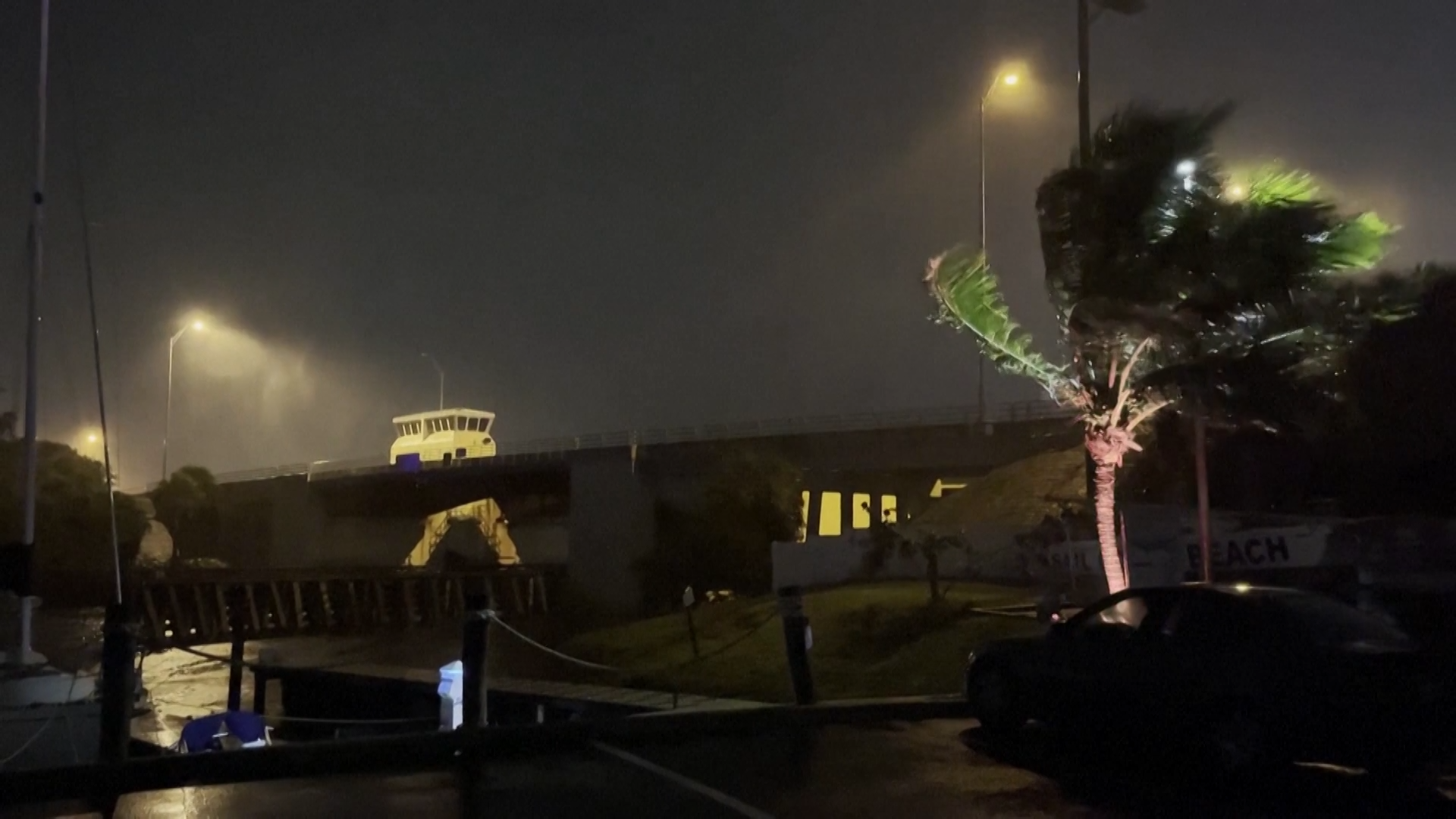 Fuertes vientos durante la llegada de Nicole a Florida