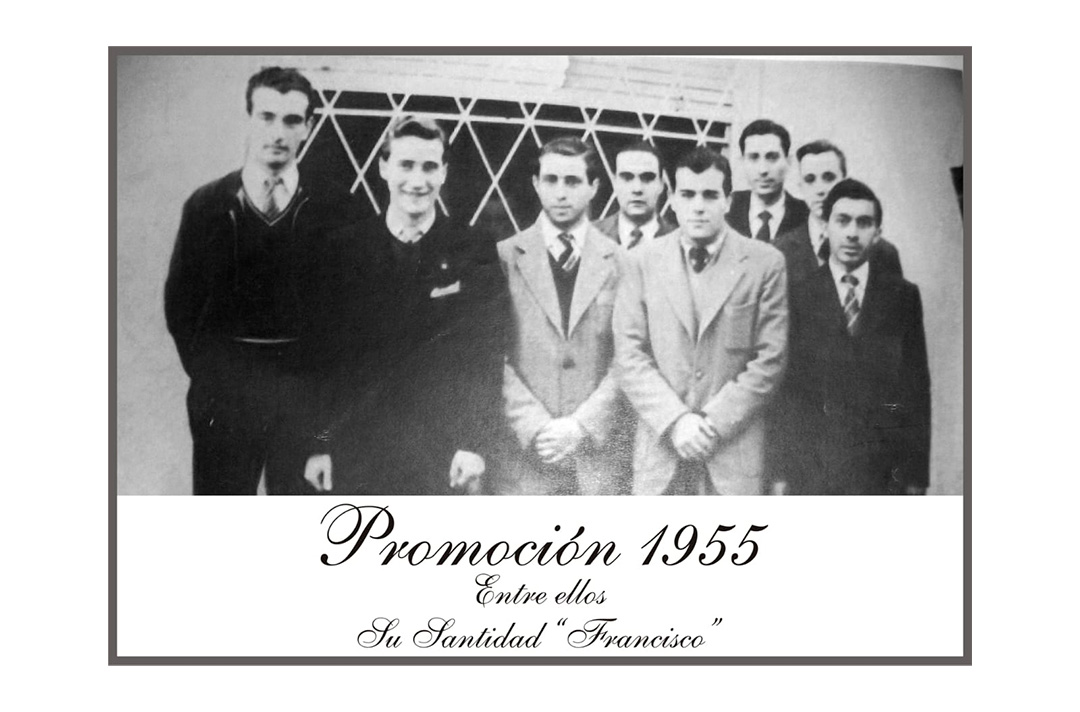 Promoción 1955 de la Escuela Industrial N° 27. Bergoglio es el segundo desde la derecha, semitapado