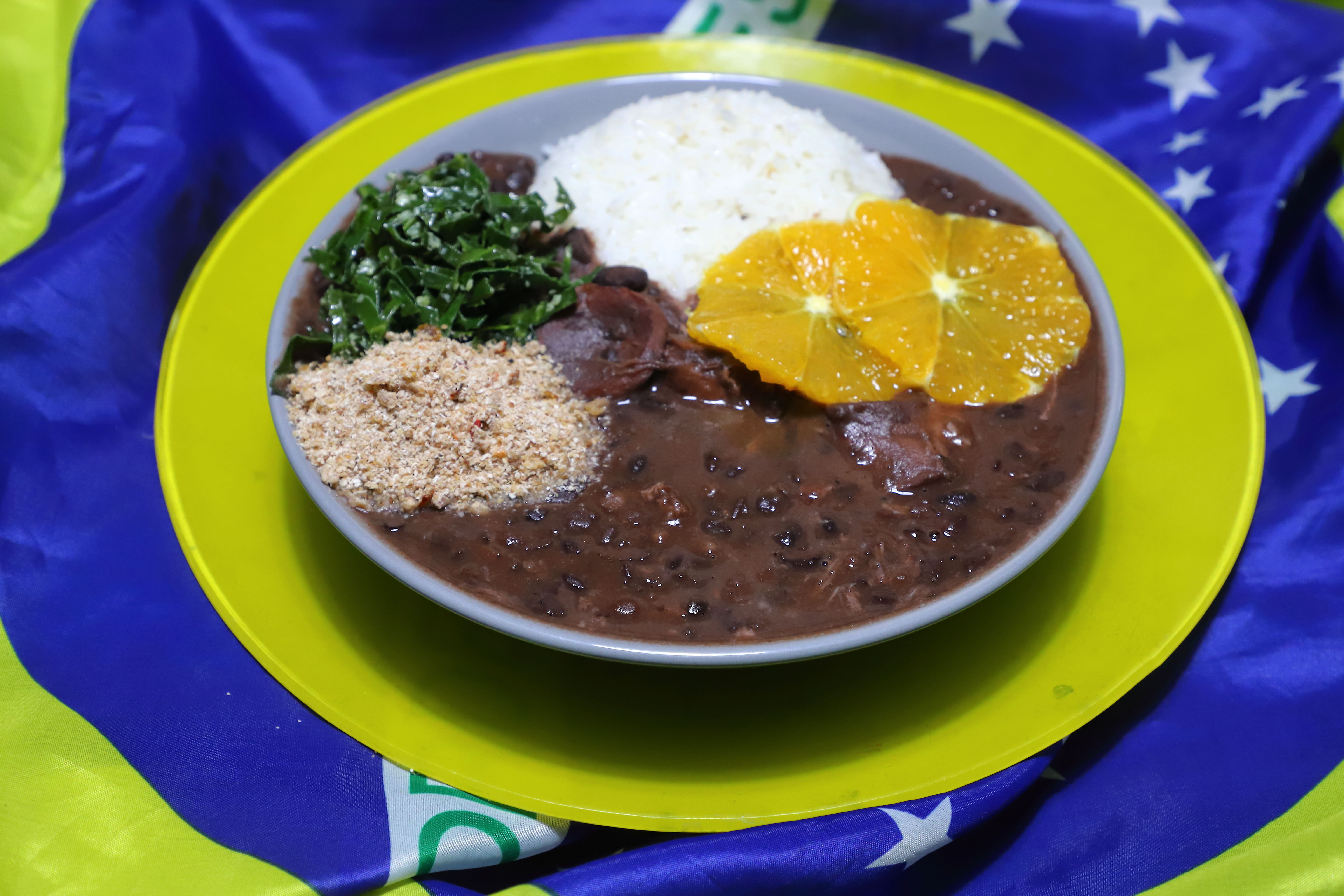 Para Menezes Mathias “lo más importante de este plato es que estén el chorizo ahumado y que las carnes que utilices para la feijoada sean charqui (obtenida mediante la salazón y el secado), es lo que le agrega su verdadero sabor”, aseguró