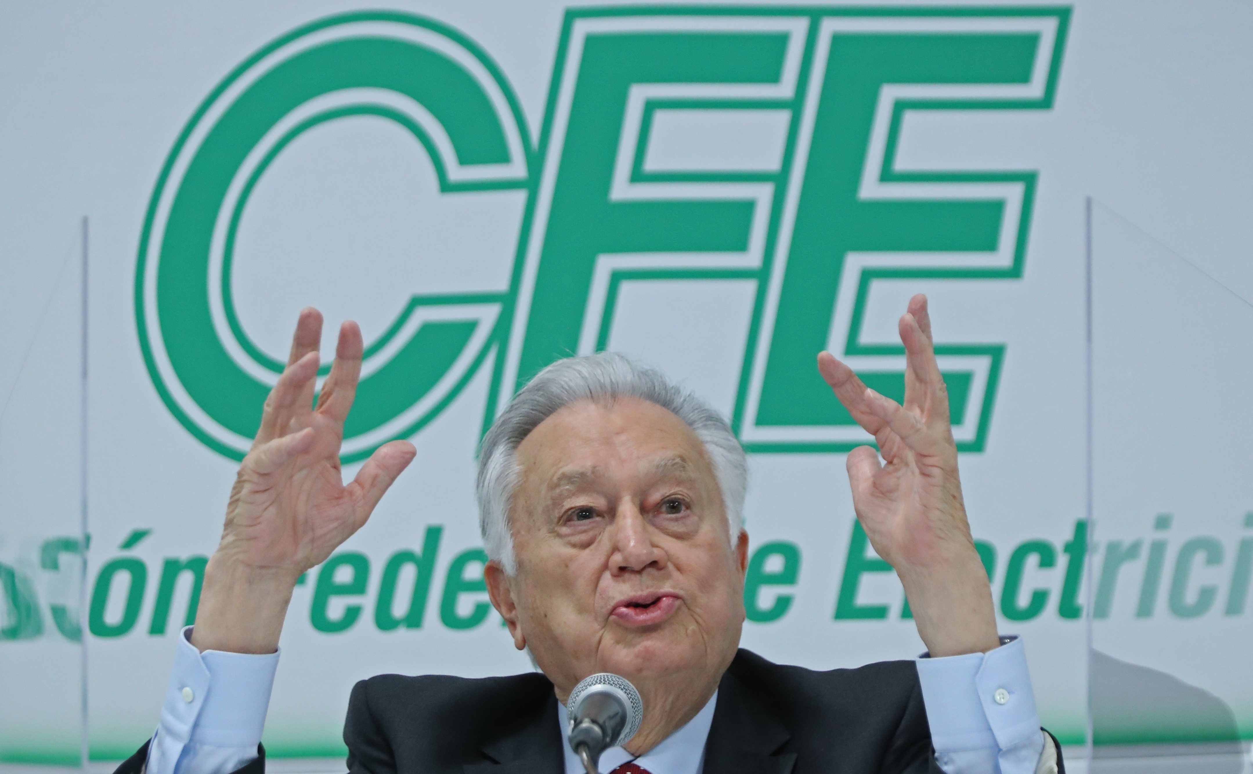 Fotografía de archivo del director de la Comisión Federal de electricidad (CFE), Manuel Bartlett Díaz. EFE/Mario Guzmán
