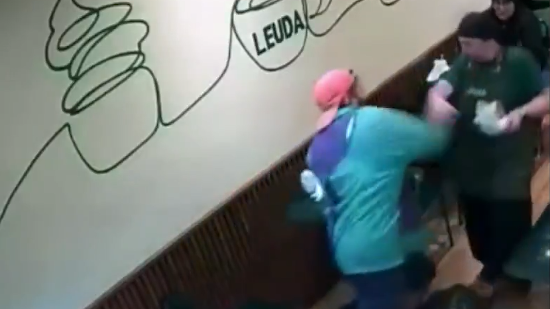 Un hombre se neg&oacute; a pagar la cuenta en un bar y le peg&oacute; una trompada en la cara a la moza en Rosario