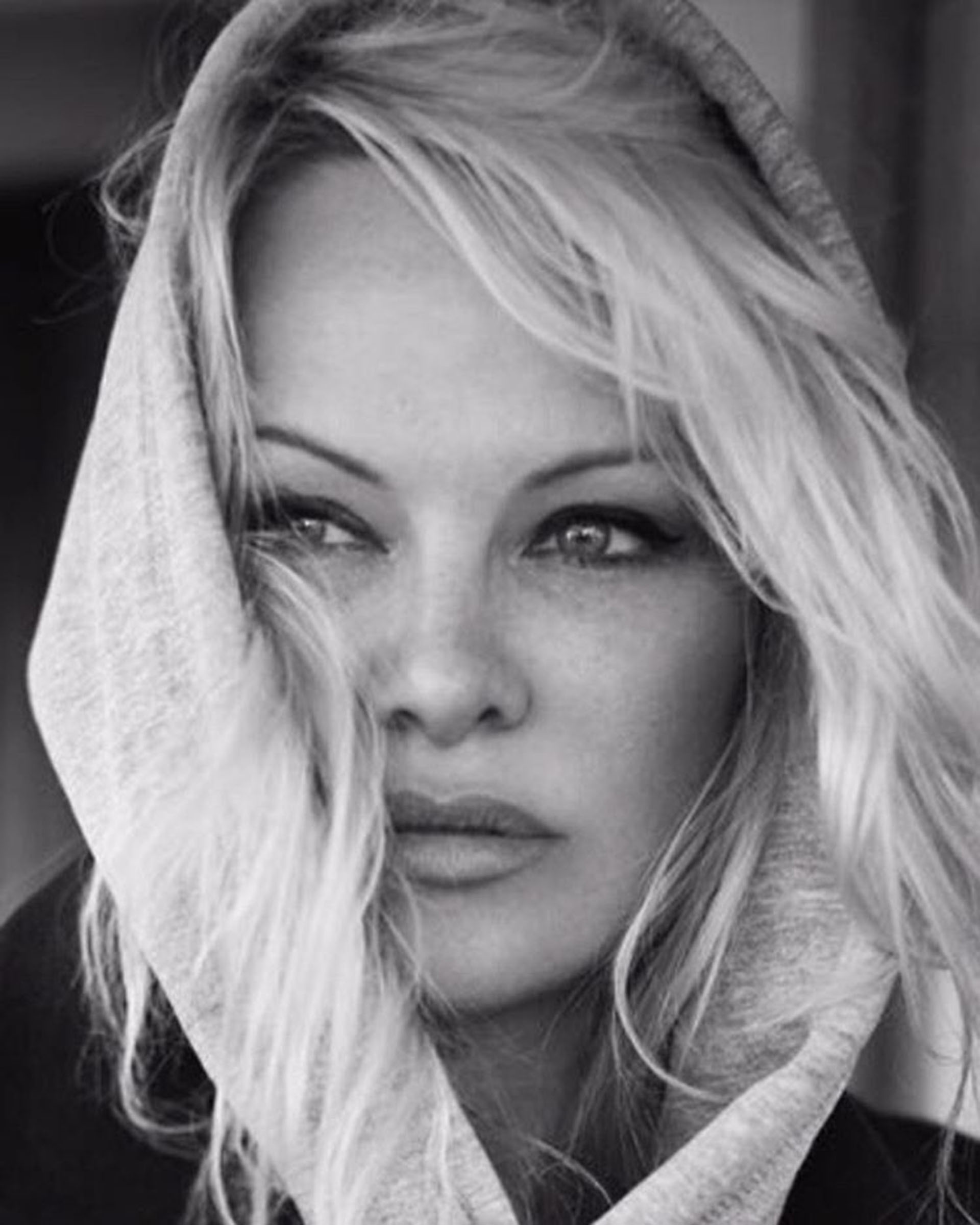 Pamela Anderson fue violada por un ex novio y un grupo de amigos de él cuando estaba en la escuela secundaria