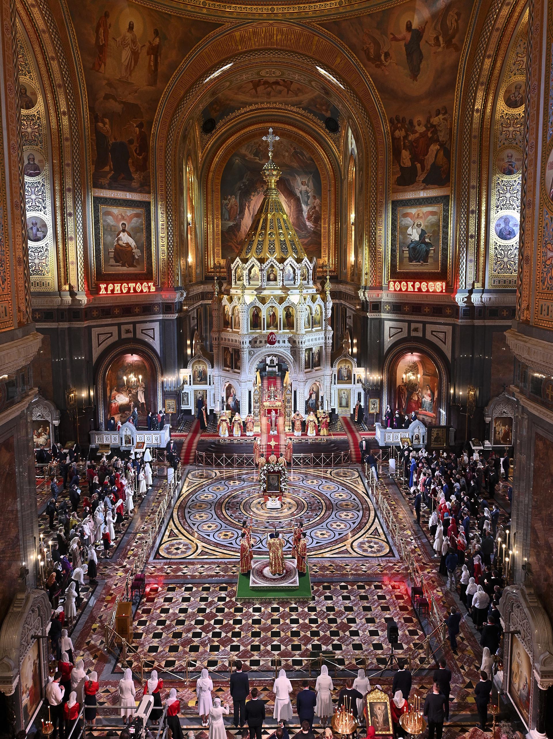 Servicio religiosos en medio de las celebraciones por la pascua de la Iglesia Ortodoxa Rusa
(Oleg Varov/Russian Orthodox Church Press Service via AP)