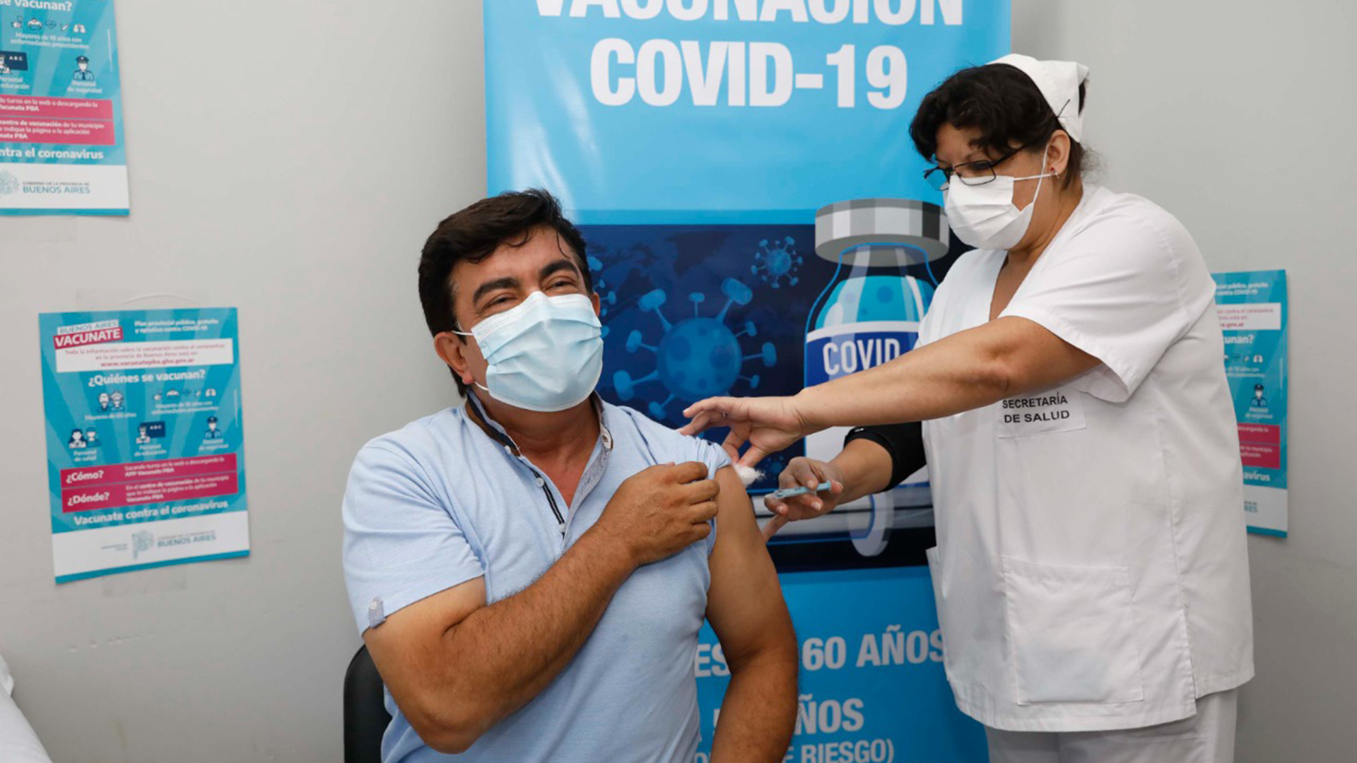 Fernando Espinoza se vacunó en el Hospital municipal Doctora Teresa Luisa Germani de La Matanza
