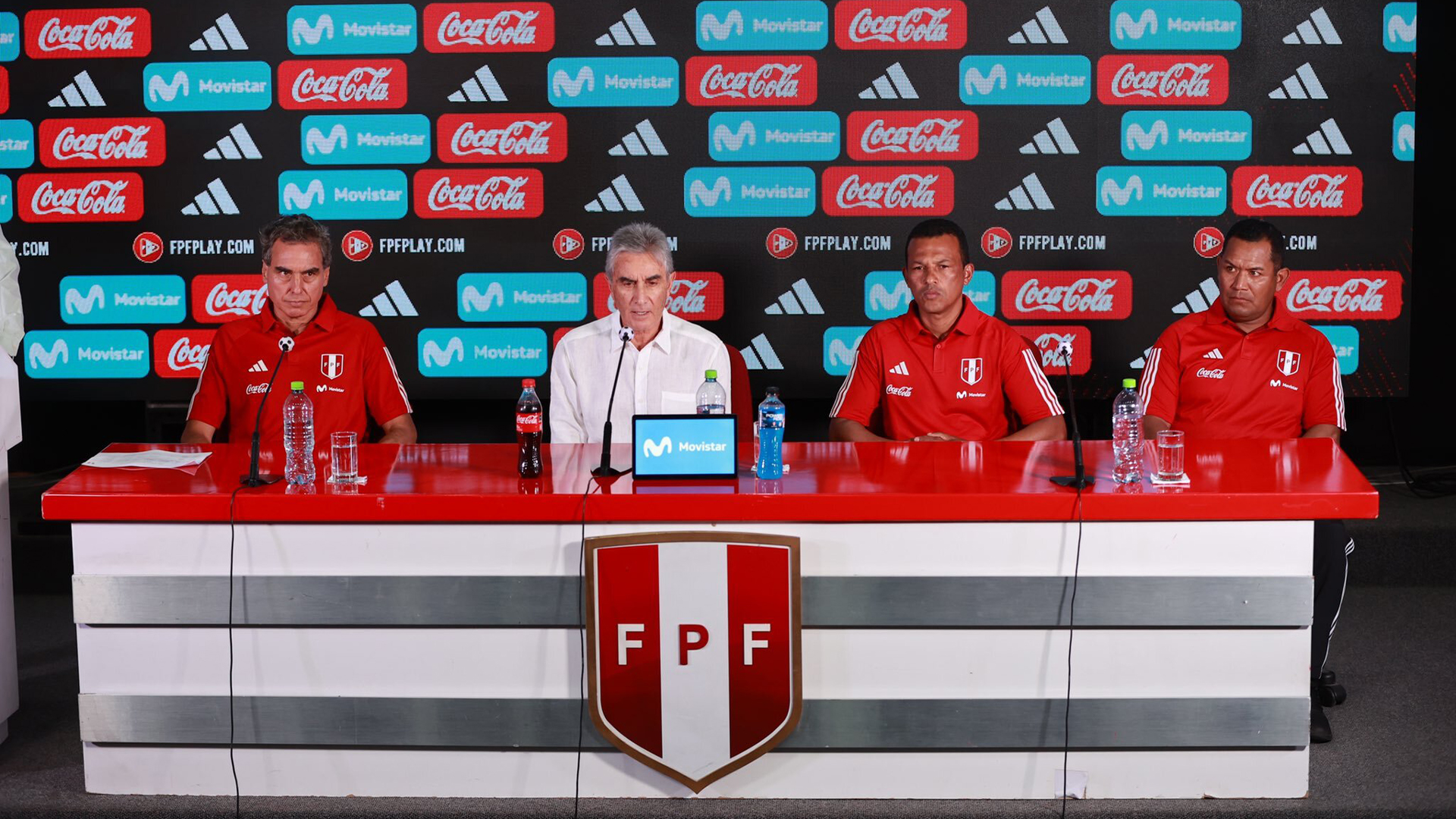 Juan Carlos Oblitas, director general de selecciones, respaldó al plantel y comando técnico de la selección sub 20. (FPF)
