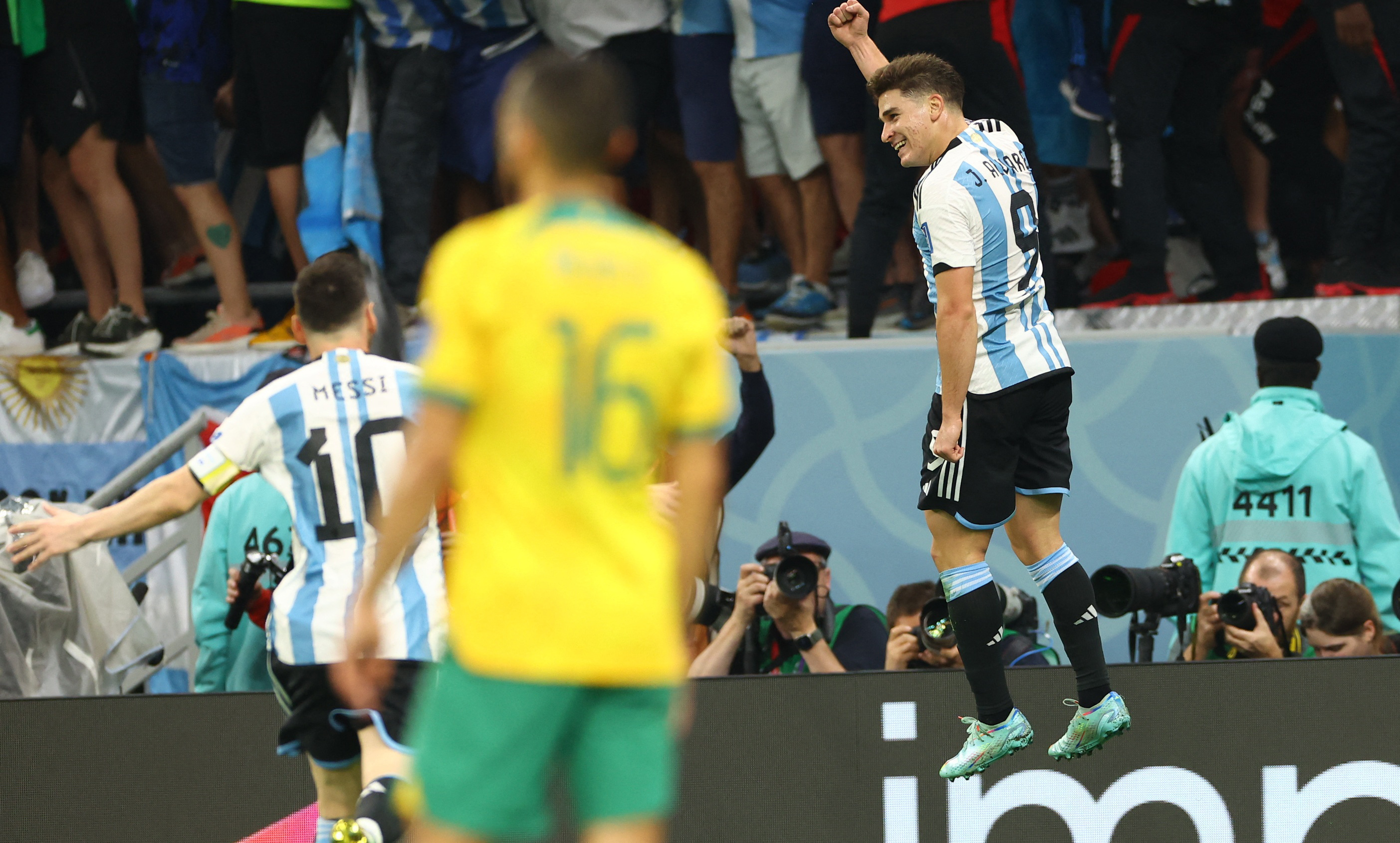 Julián Álvarez vive un presente soñado en la selección argentina (REUTERS/Bernadett Szabo)