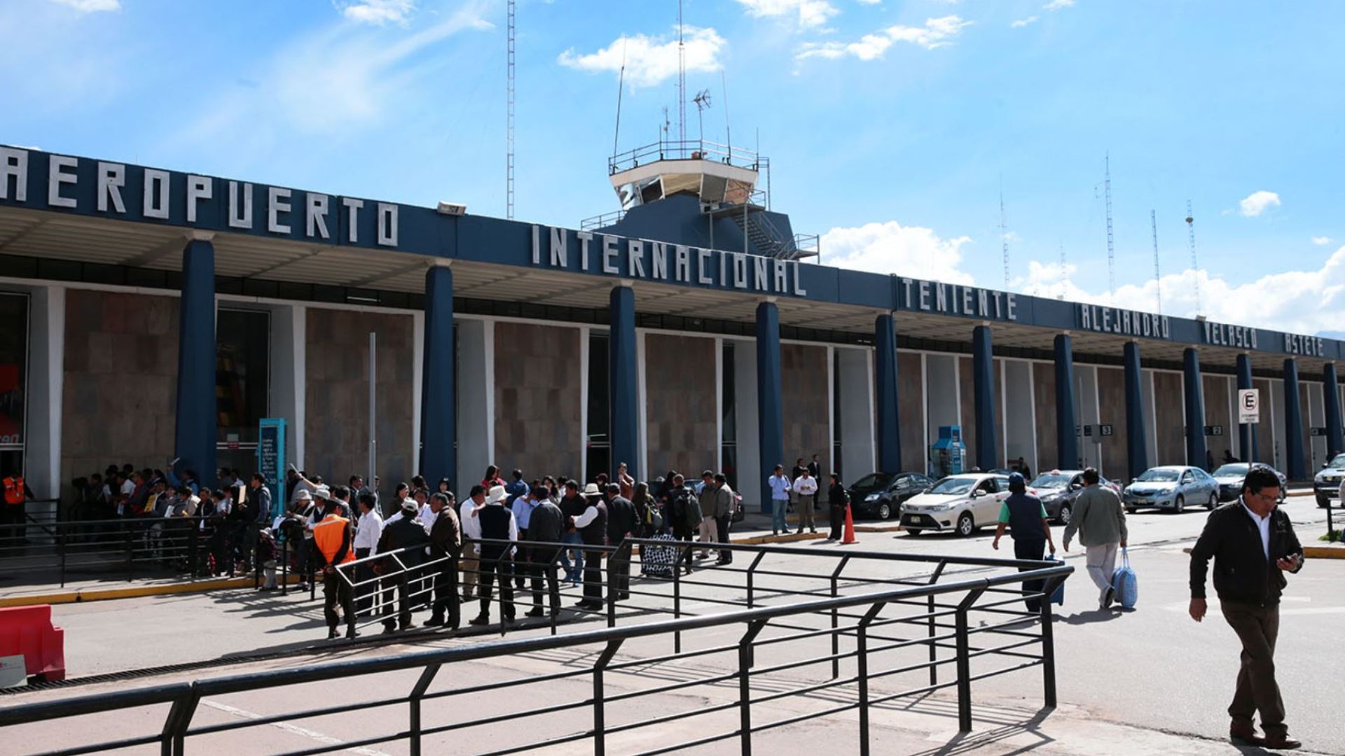 Si bien hay algo de neblina en la parte sur de la ciudad y la nevada viene empezando un proceso de deshielo, el aeropuerto opera normalmente. (Andina)