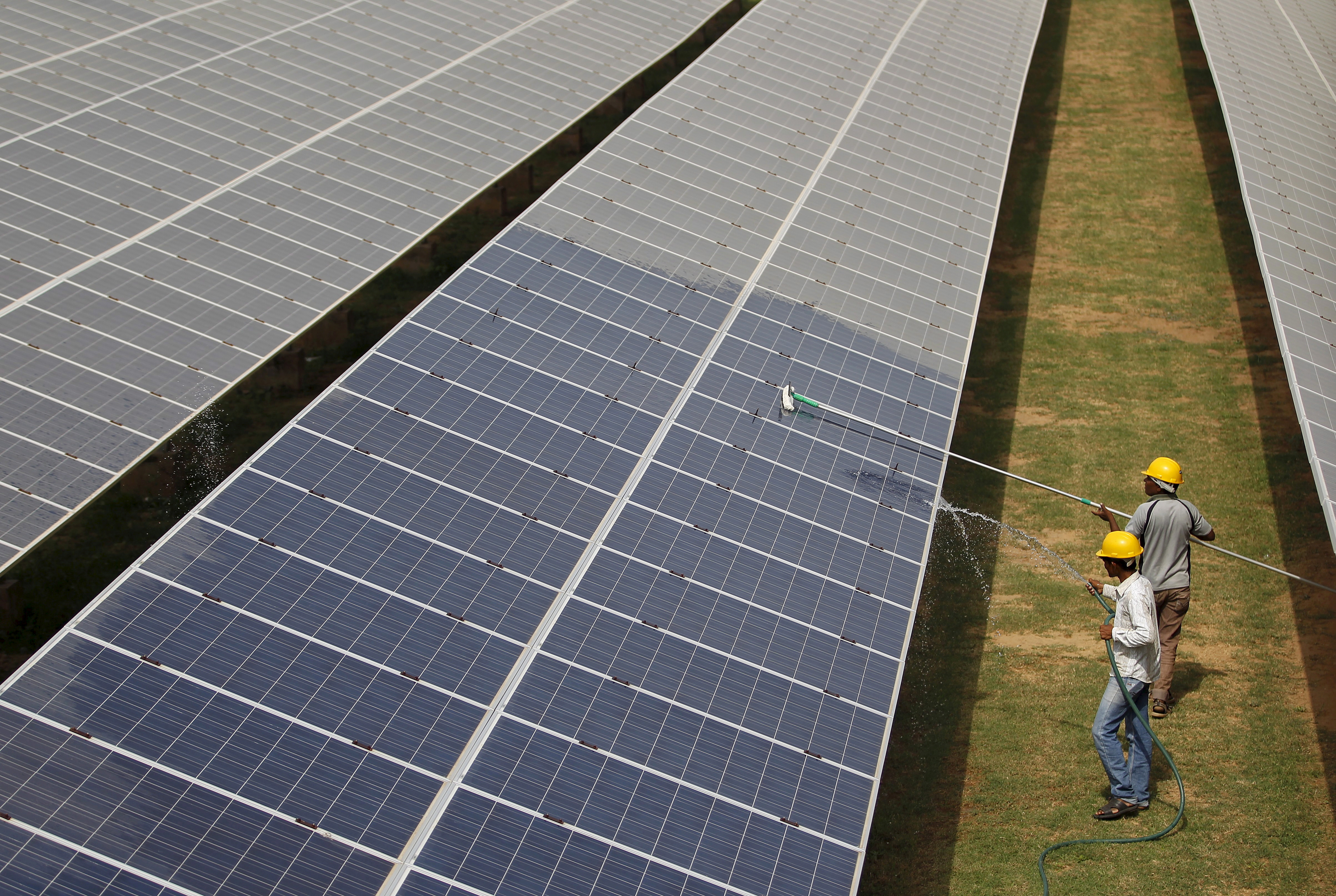 El impulso de energía limpia y desarrollo sustentable será una de las políticas antagónicas en el gobierno de Biden y de AMLO (Foto: Amit Dave/ Reuters)