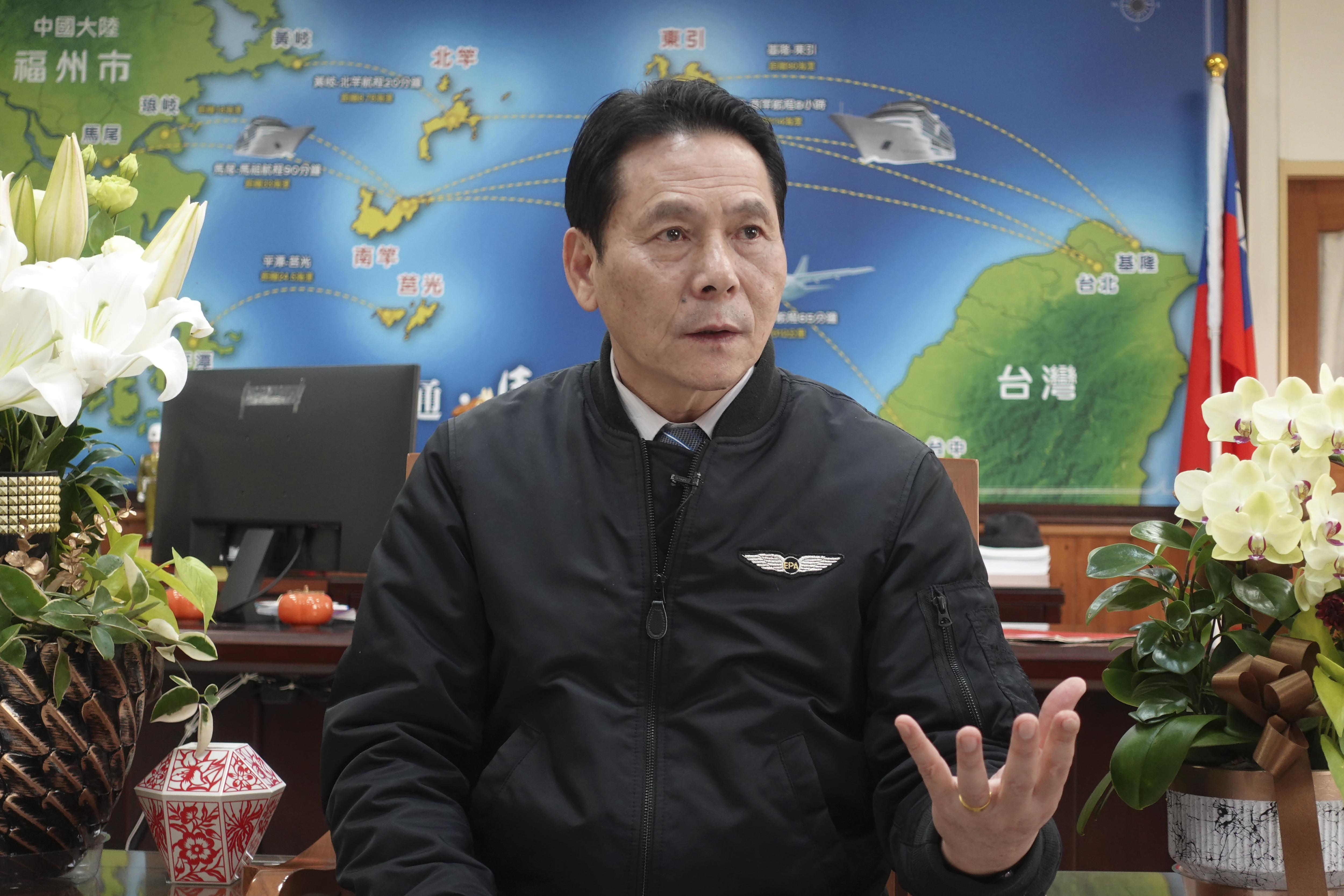 Wang Chung Ming, jefe del condado de Lienchiang, habla durante una entrevista en Nangan (AP/Johnson Lai)