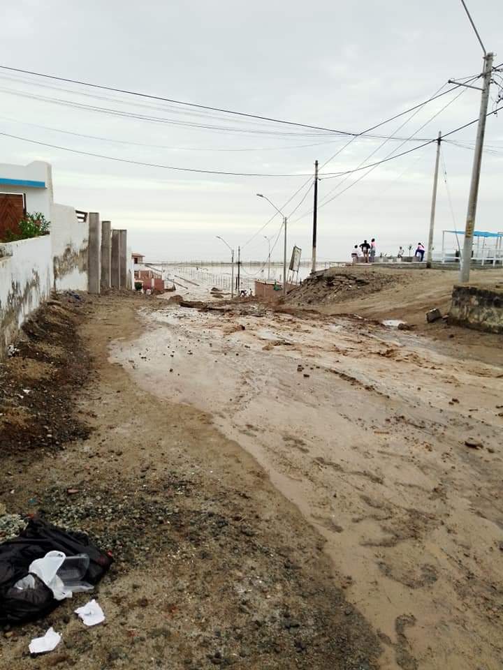 Lodo y piedras ingresaron a las viviendas de Punta Negra |  Twitter: @rodriguezj7