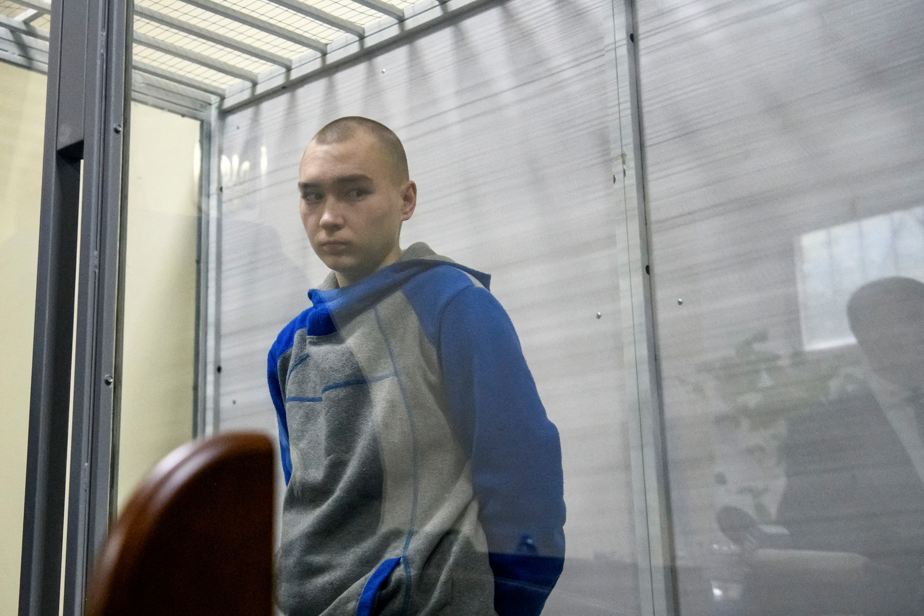 Vadim Shishimarin, el soldado ruso que admitió cometer crímenes de guerra, durante el juicio en su contra. Pidió perdón a la viuda de su principal víctima, un civil desarmado de 62 años de nombre Oleksandr Shelipov (Reuters)