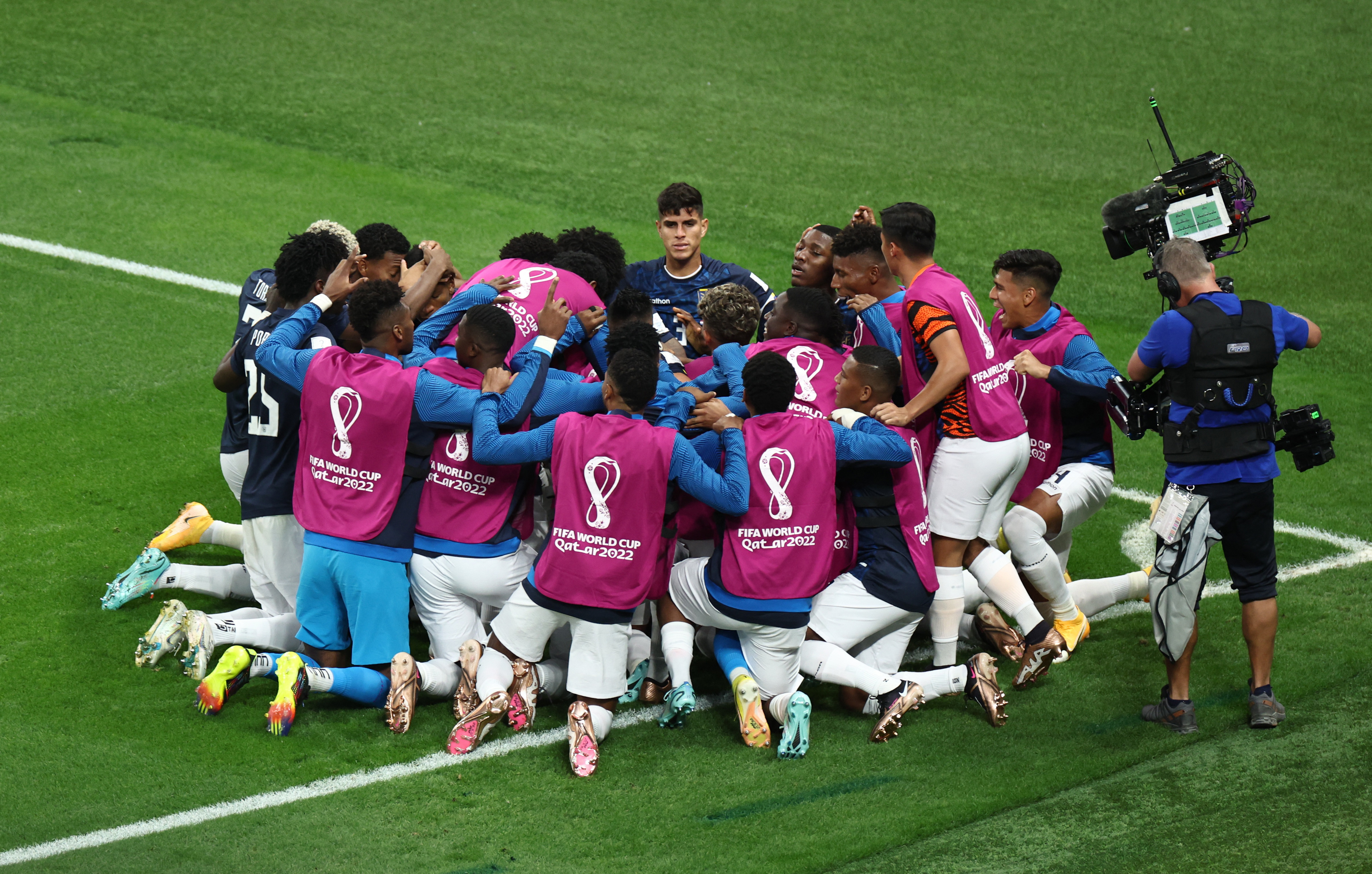 Los seleccionados ecuatorianos definirán su pase a octavos de final en su encuentro ante Senegal. (Reuters)