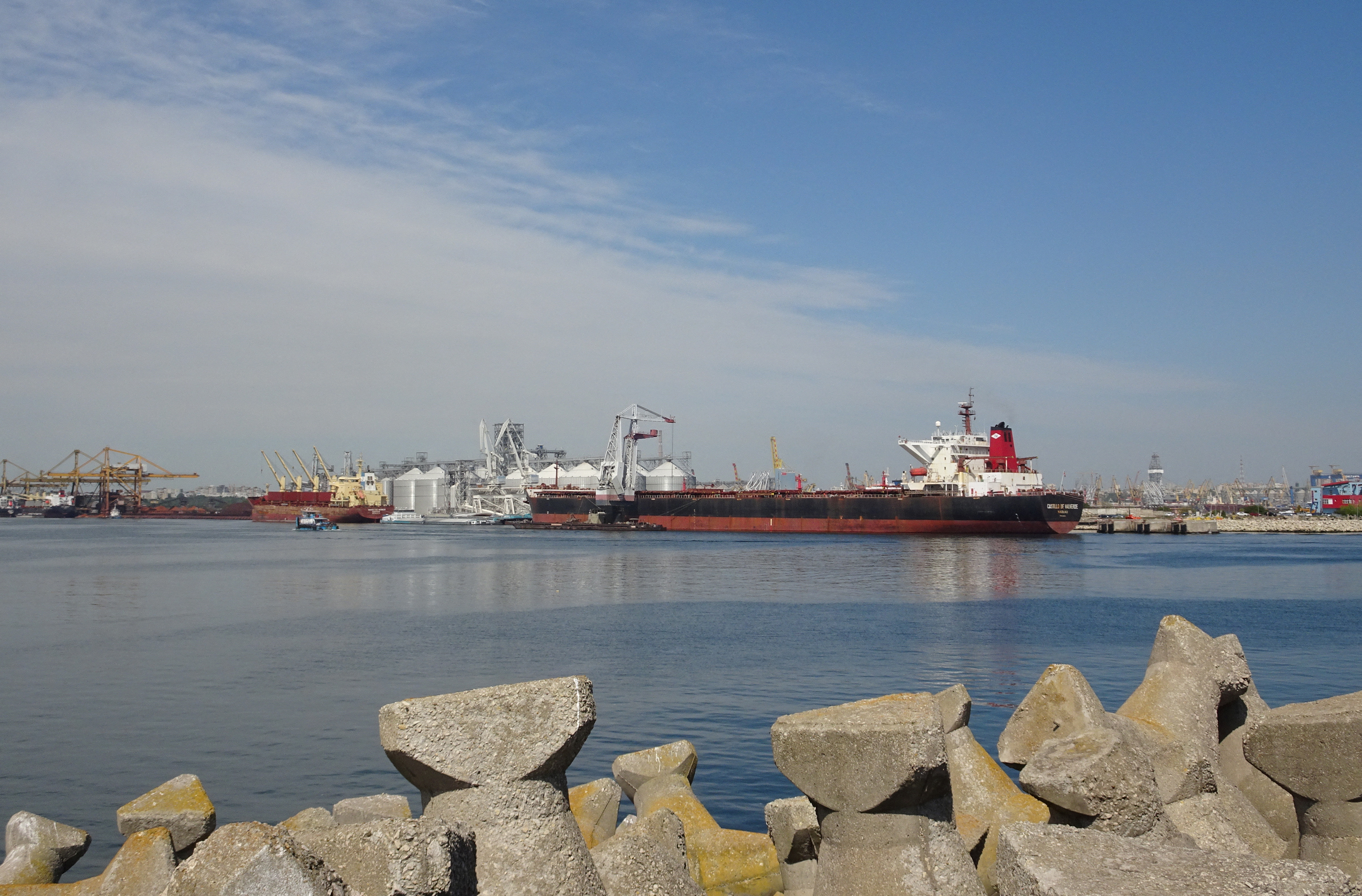 Los cereales ucranianos quedan almacenados por la falta de actividad marítima mercante