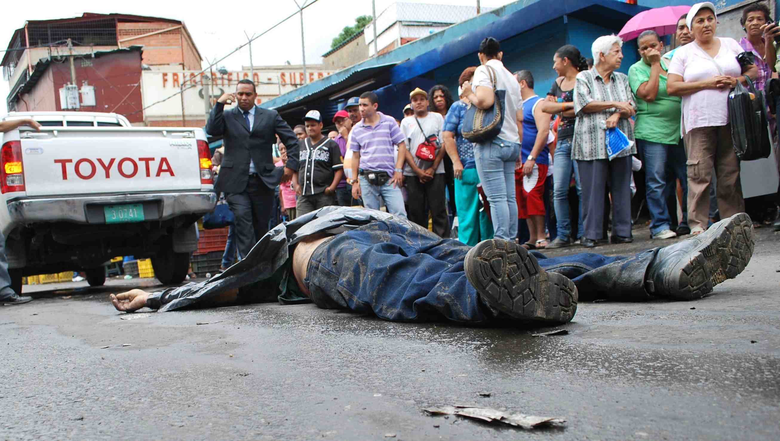 El informe de la OEA señala que hubo 131 víctimas de asesinatos que tuvieron lugar durante las protestas de 2014 y 2017, perpetrados por miembros de las fuerzas de seguridad del Estado y/o los colectivos chavistas
