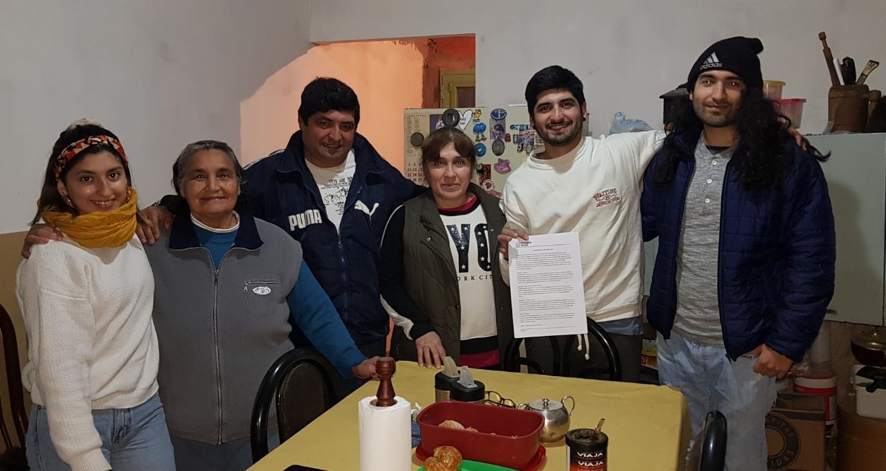 La familia Cordero se ilusiona después de la amargura vivida. De izquierda a derecha: Aldana (la hija menor), Susana (abuela) Osvaldo Cordero (papá), Claudia (mamá), Matías y Hernán (los hermanos mayores)