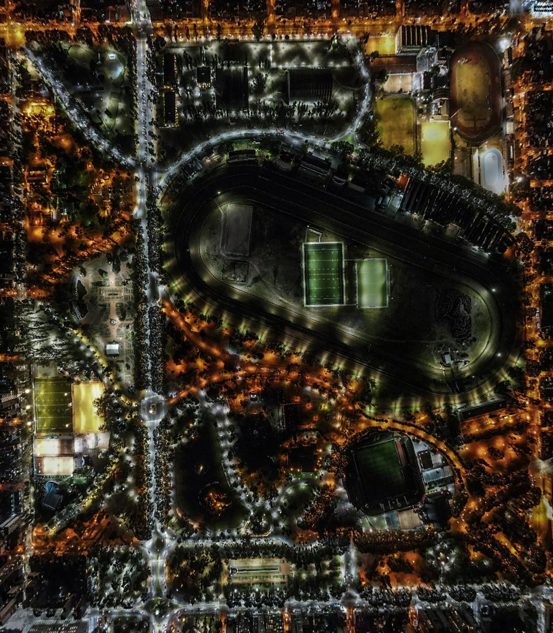 Así se ve de noche el Parque Independencia (Rosario 2022)