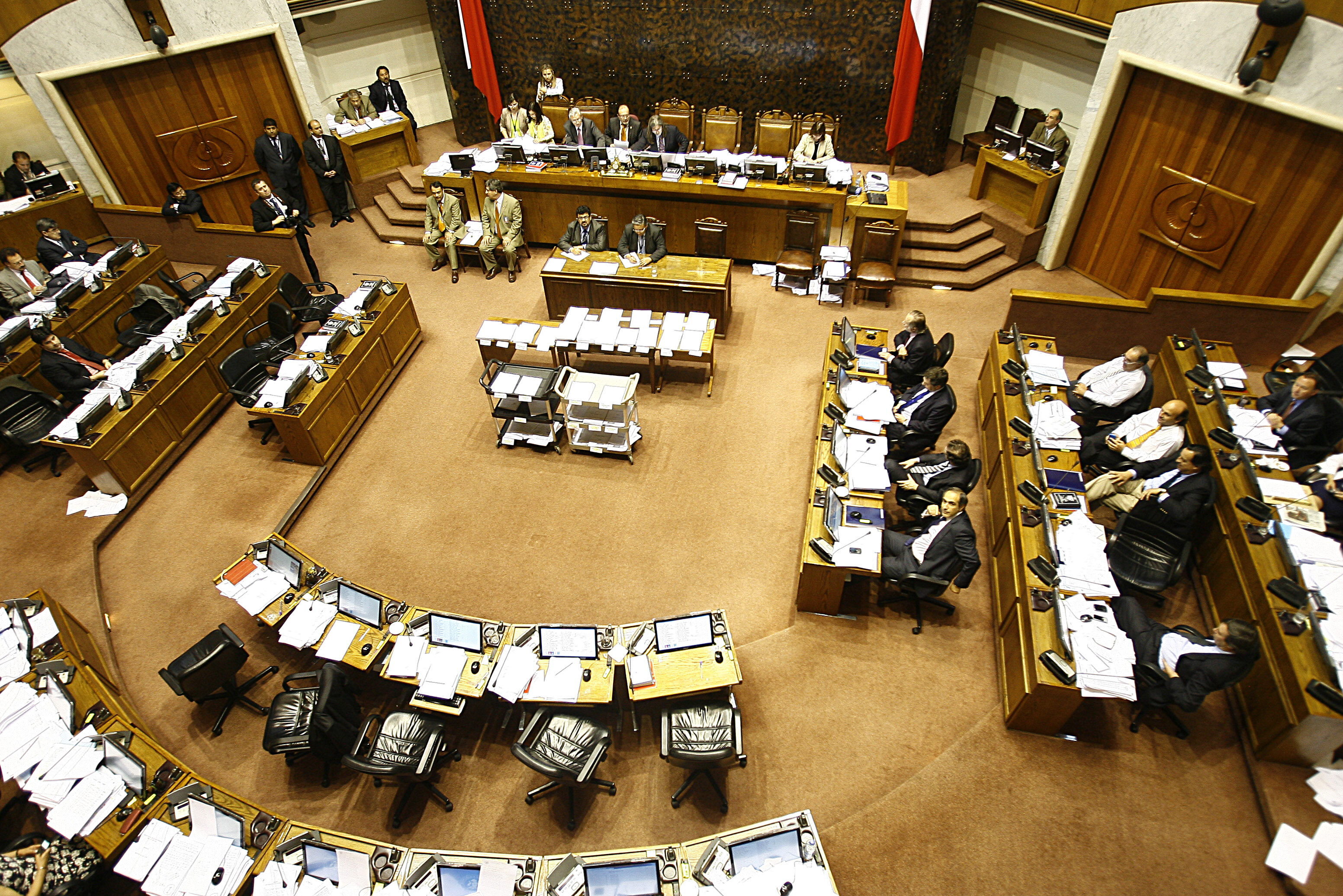 El parlamento chileno fue invitado a legislar temas críticos y contingentes del país, pero no aceptó interrumpir sus vacaciones de verano
