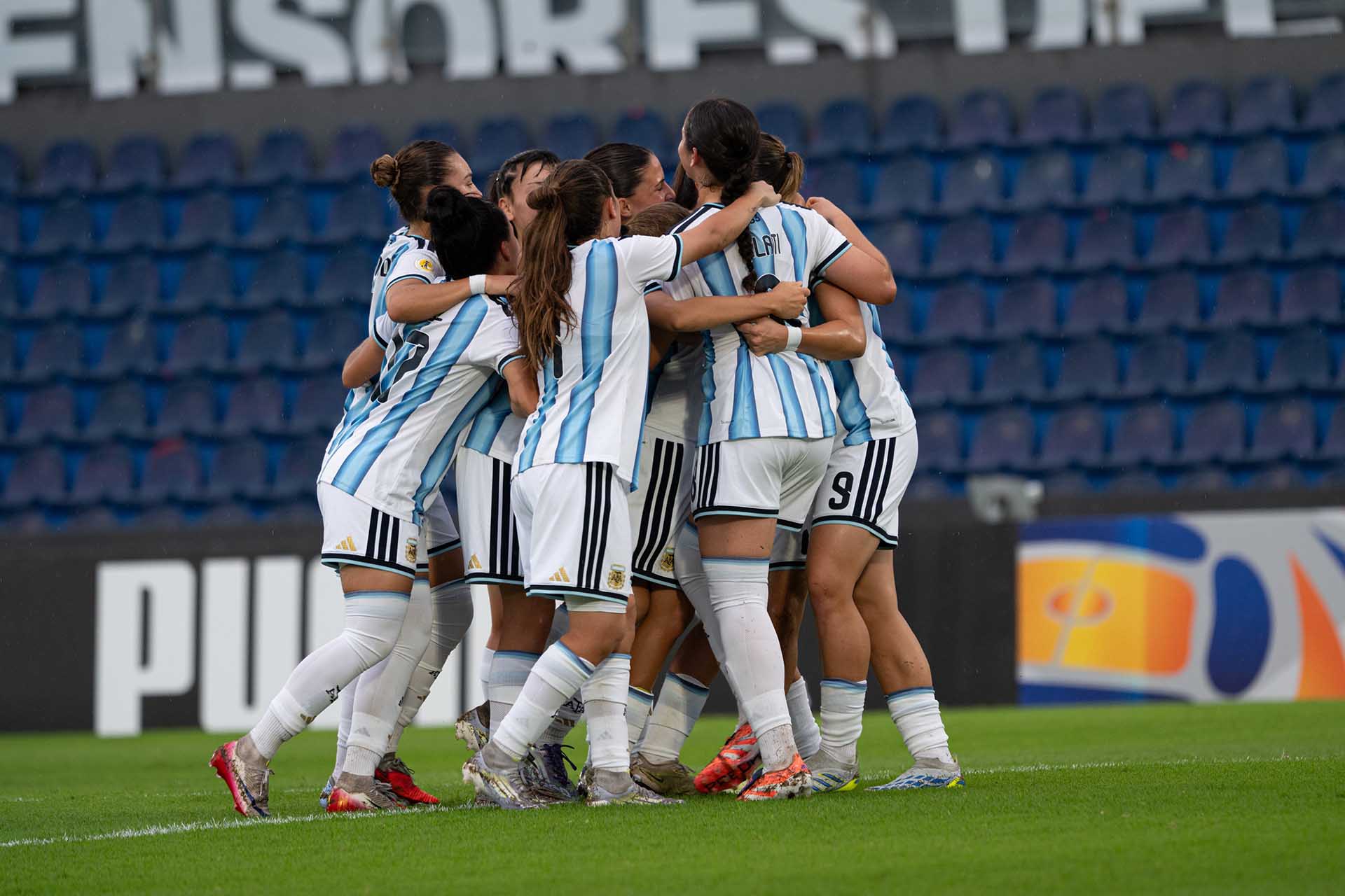 El golazo desde 35 metros de la selecci&oacute;n argentina femenina Sub 17, que empat&oacute; ante Colombia por el Sudamericano