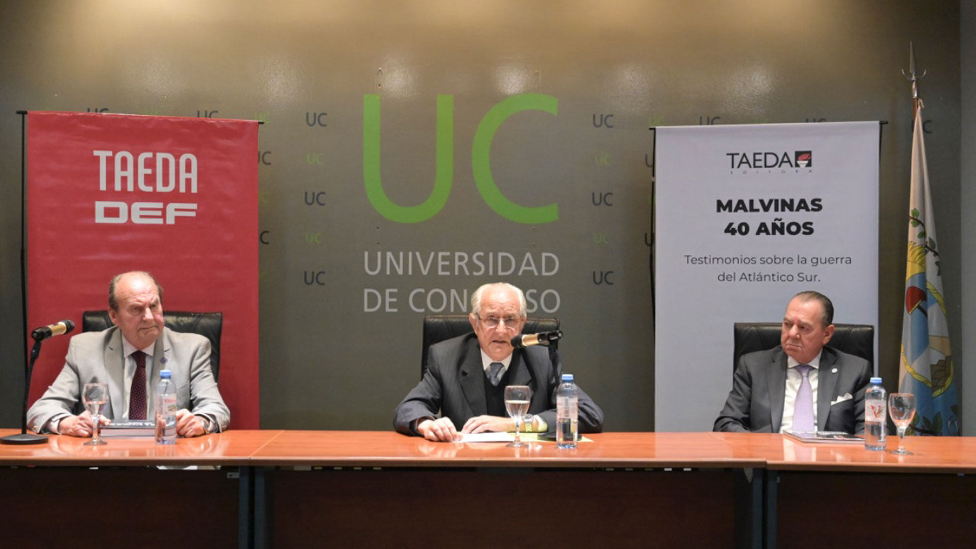 Eduardo Luna, rector de la Universidad de Mendoza y presidente del Observatorio Interuniversitario Cuestión Malvinas, Rubén Bresso, rector de la Universidad de Congreso, y Mario Montoto, presidente de la editorial Tadea