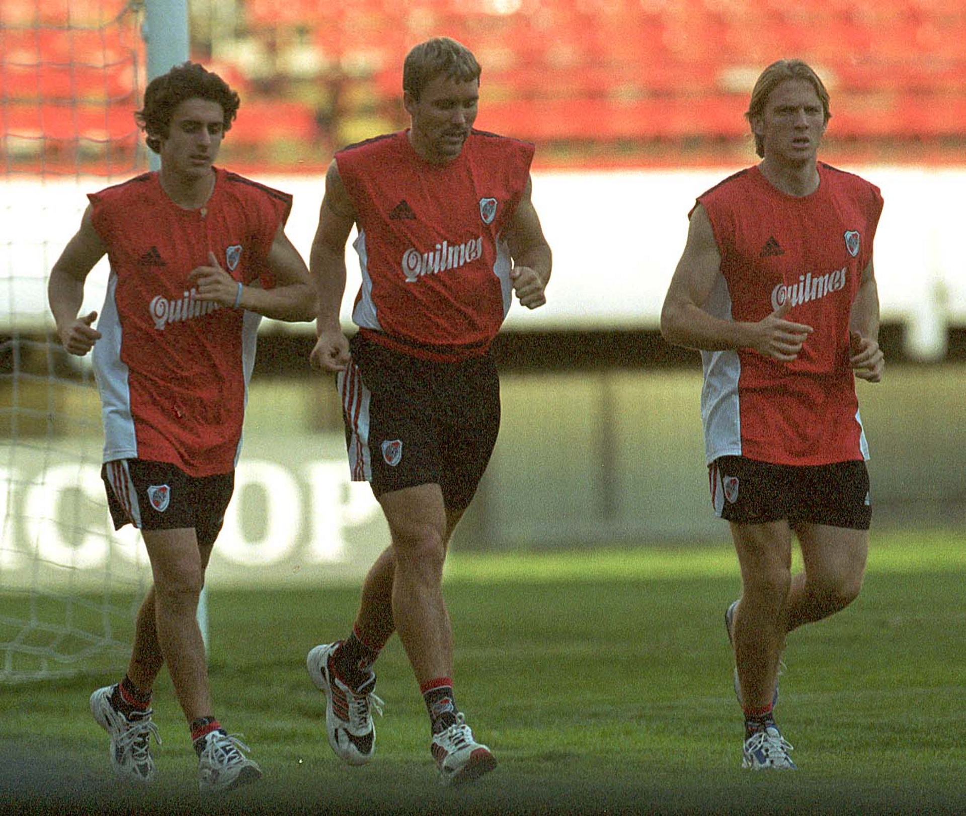 Lombardi en un entrenamiento de River con Coudet y Aimar (Fotobaires)