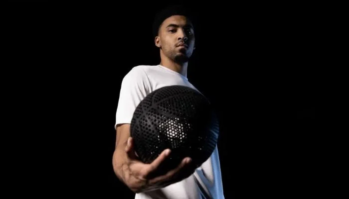 El balón fue probado durante el evento de All Star de la NBA durante un show de remates al aro por parte de KJ Martin, jugador de Houston Rockets. (Wilson)