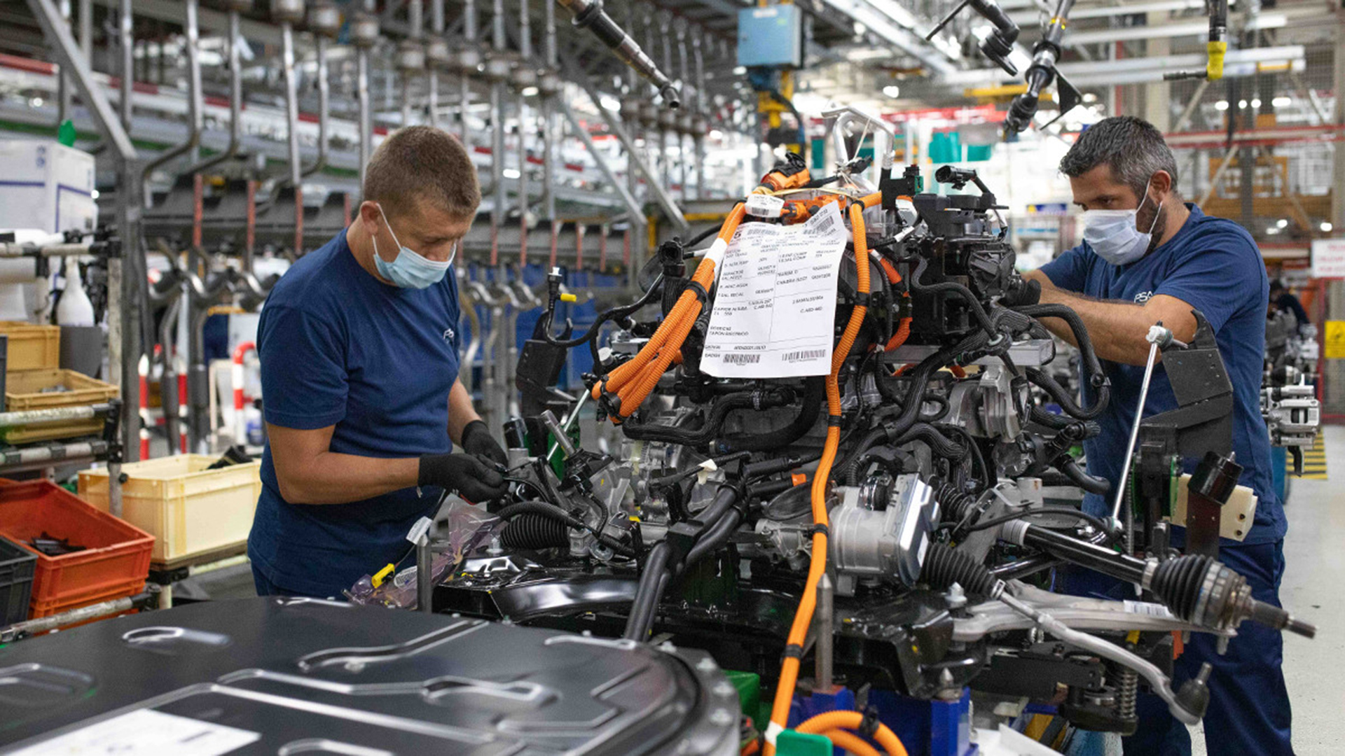 Entre fabricantes de autos particulares, comerciales medianos y grandes y motores, Europa tiene más de 300 plantas que producen vehículos