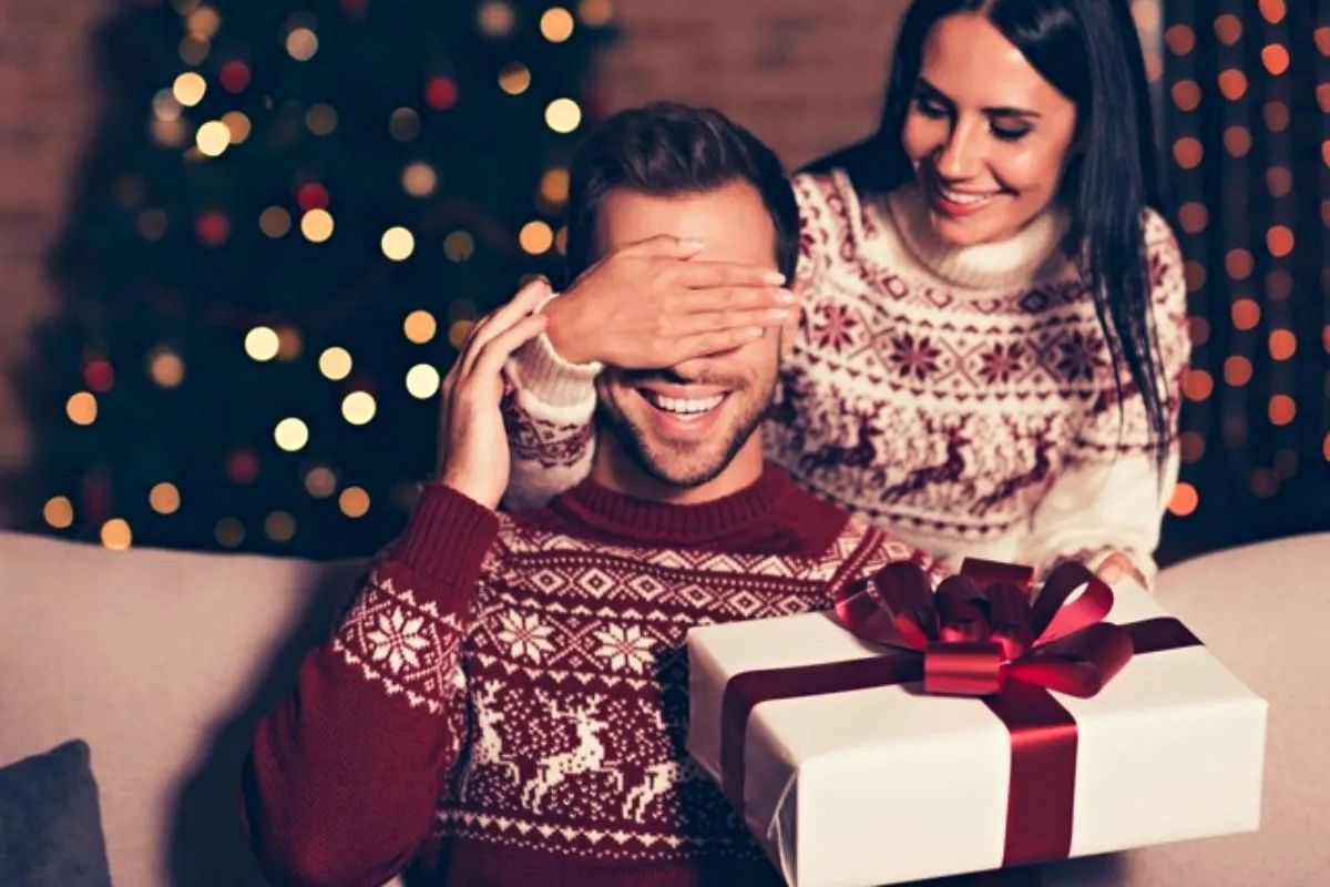 Navidad: 13 regalos que puedes regalarle a tu pareja. (Foto:Captura Freepik)