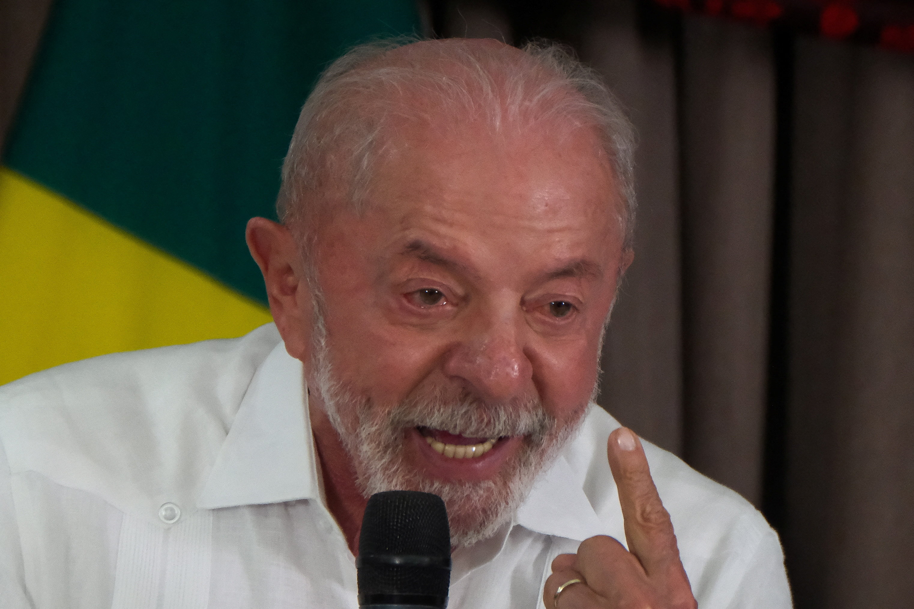 Lula dijo que intentará movilizar a los 30 millones de brasileños que no votaron para revertir la ventaja de Bolsonaro