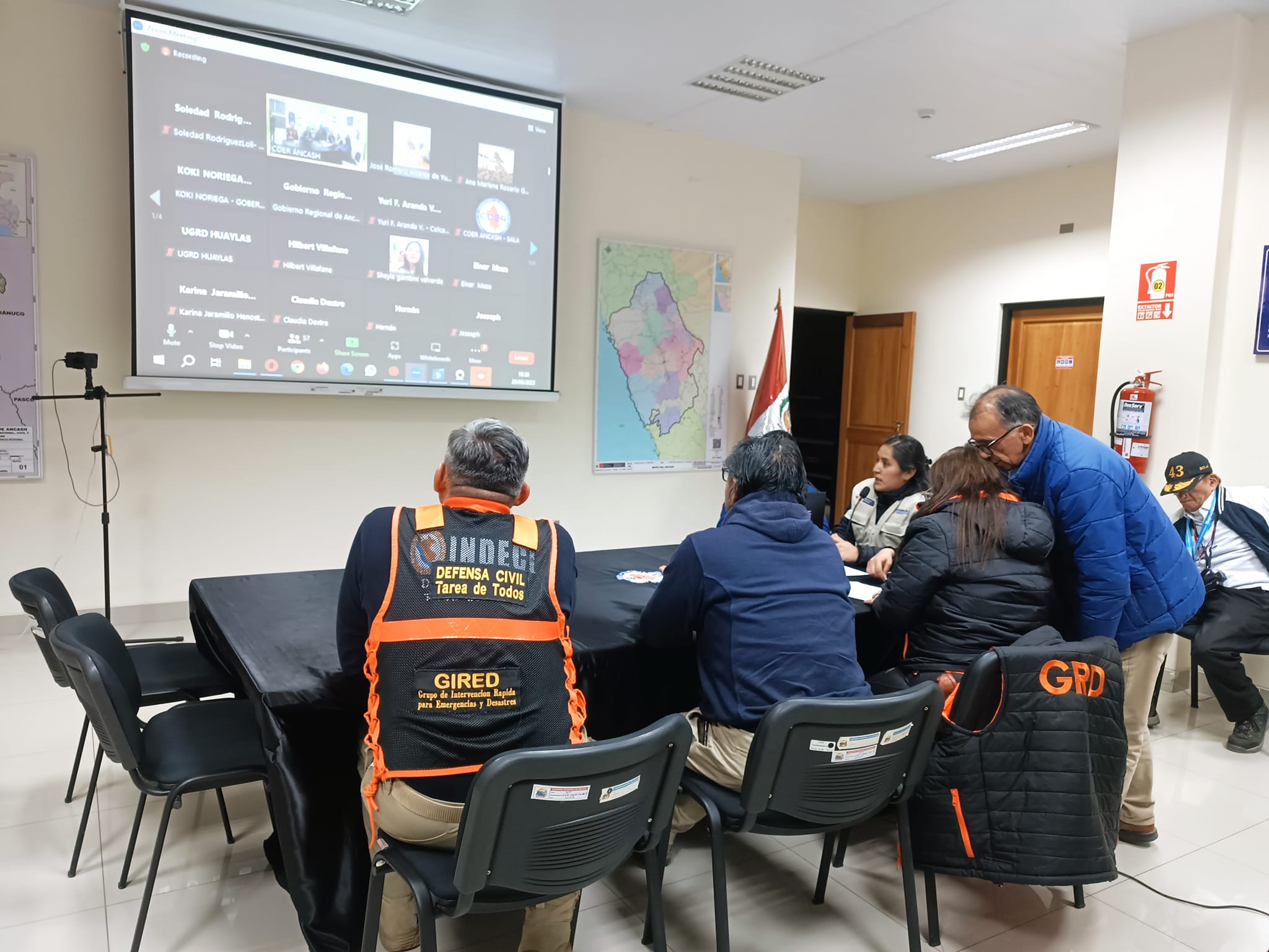 El Centro de Operaciones de Emergencia Regional (COER) de Áncash continúa monitoreando la zona de la avalancha en Yungay, por lo que se exhortó a la ciudadanía a permanecer alerta ante la evolución de la emergencia.