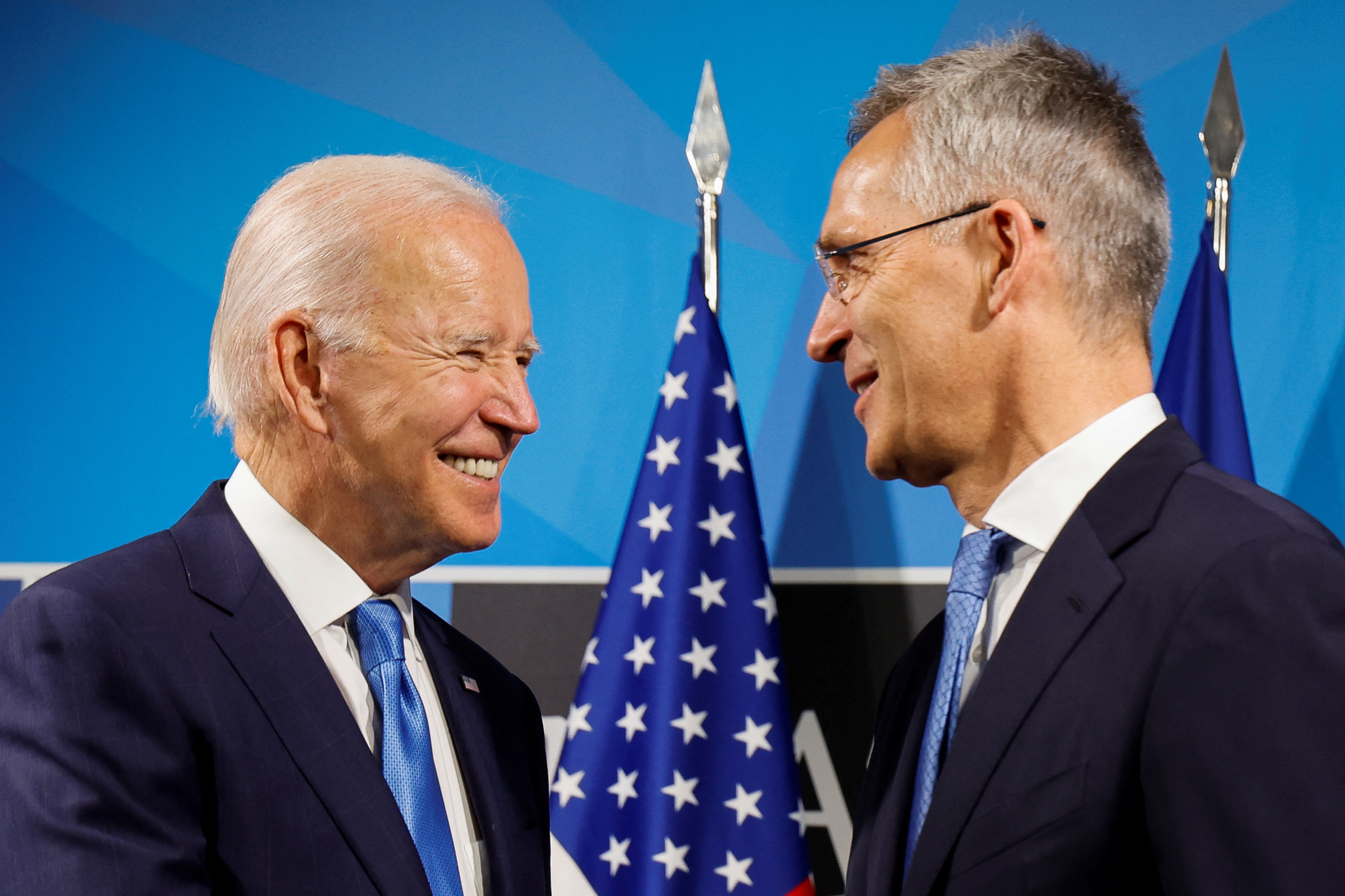 Biden y Stoltenberg al comienzo de la cumbre de OTAN en Madrid (REUTERS/Jonathan Ernst)