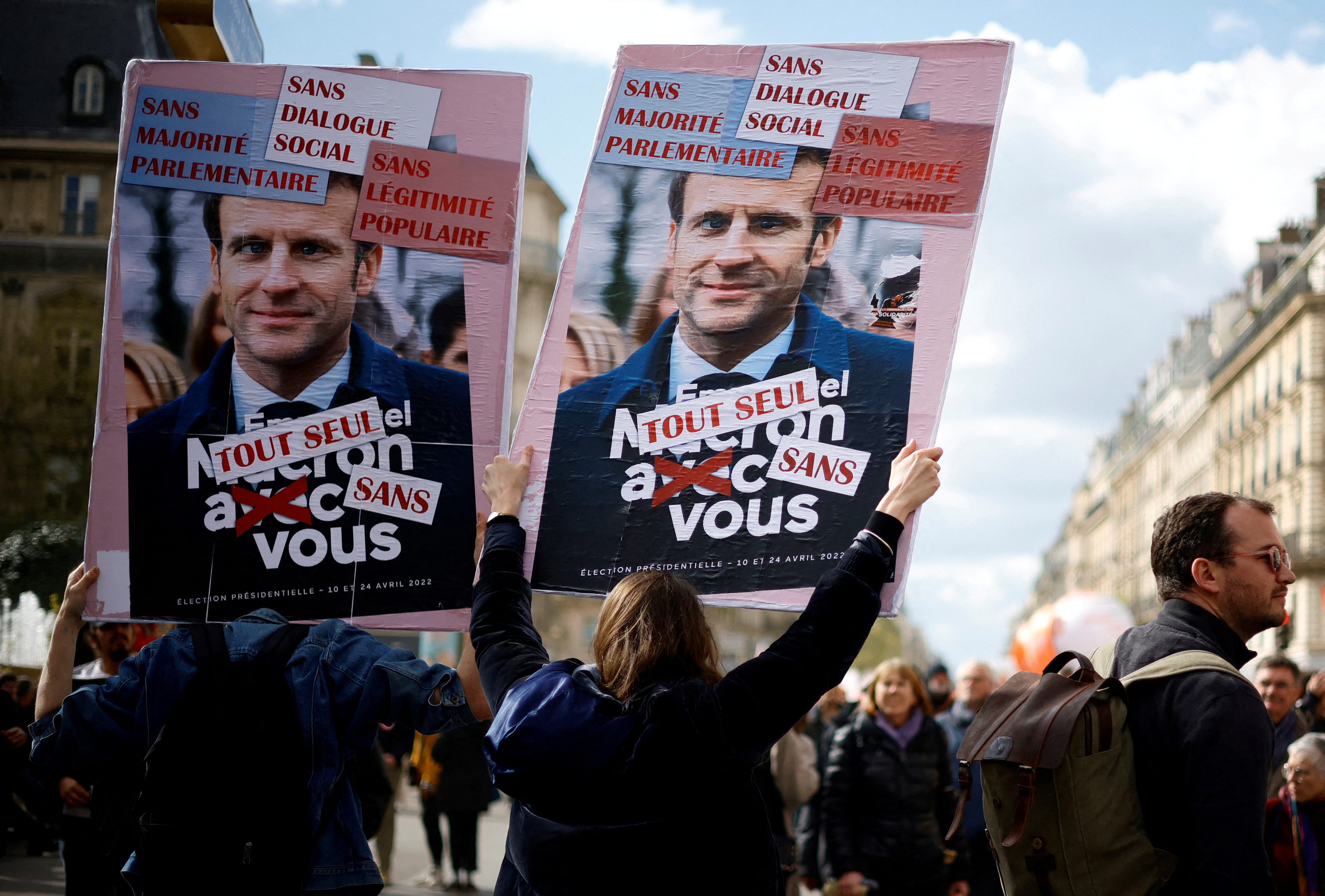 Líderes de izquierda y sindicatos arremetieron contra Emmanuel Macron por la promulgación “exprés” de la ley de reforma de las pensiones
