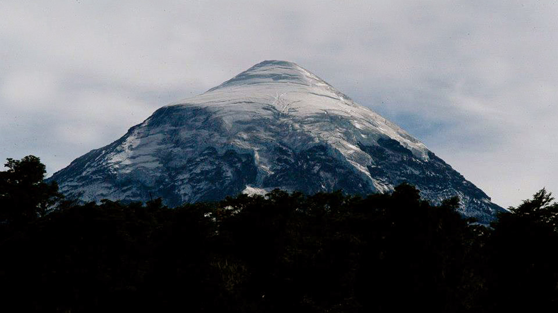 El volcán Lanín está ubicado en Neuquén