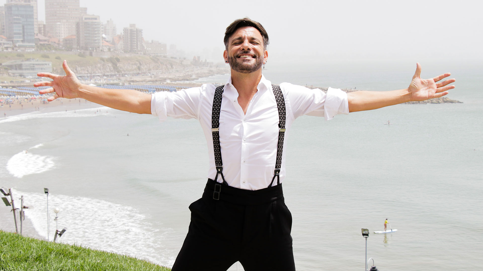 Debido al éxito agregó una nueva función, de miércoles a domingo las 21.30 en el Teatro Mar del playa