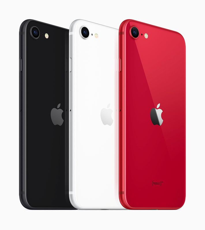 La segunda generación del iPhone SE se lanzó en abril de 2020 por (Cortesía de Apple Inc/Handout a través de REUTERS)
