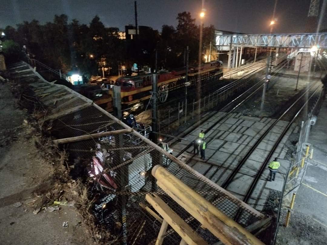 A las 5:50 horas la cuenta de Twitter @Suburbanos informó que debido al incidente, el servicio sería más lento, sin embargo reportó que el resto de la línea funciona con normalidad y de manera segura. (Foto: Facebook/ Ramón López Ríos)