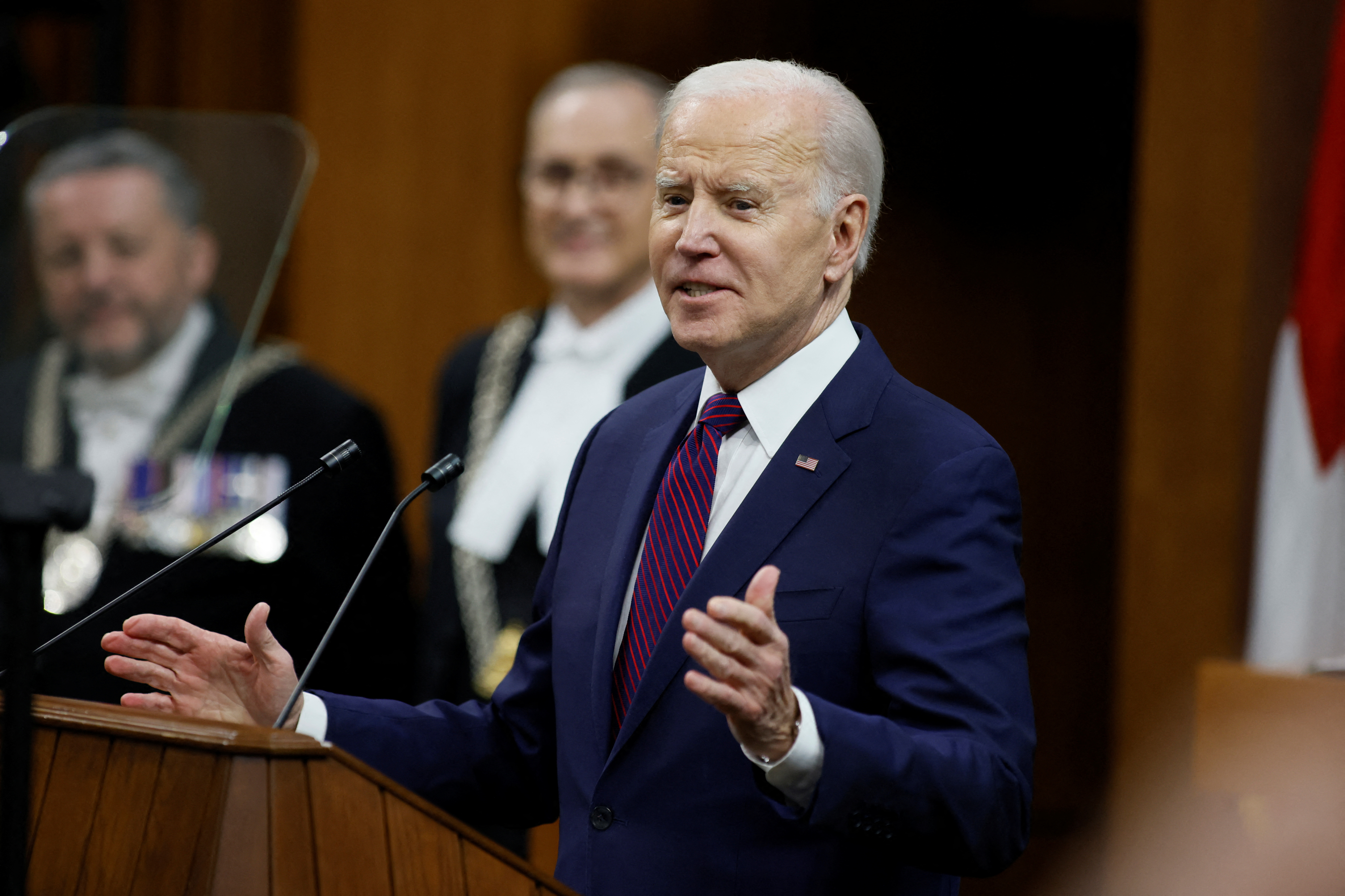 Biden le advirtió al régimen de Irán que EEUU responderá con fuerza a los ataques contra sus bases militares en Siria