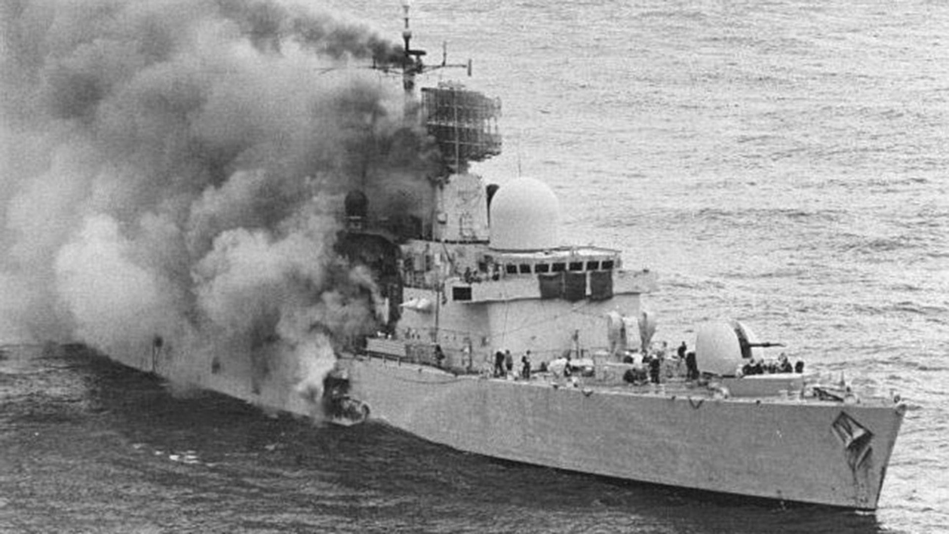 Bombardeo del Sheffield durante Guerra de Malvinas, el 4 de mayo 1982
