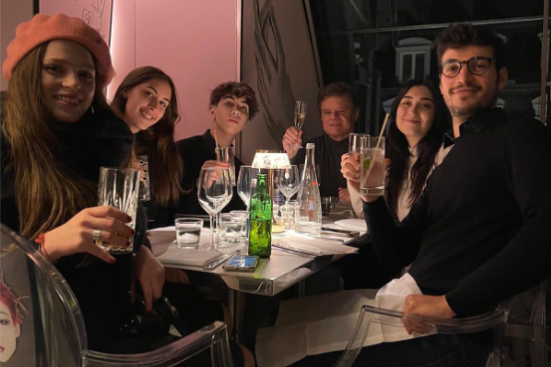 Quique Sacco compartió una cena con los hijos de Débora Pérez Volpin y de María Eugenia Vidal