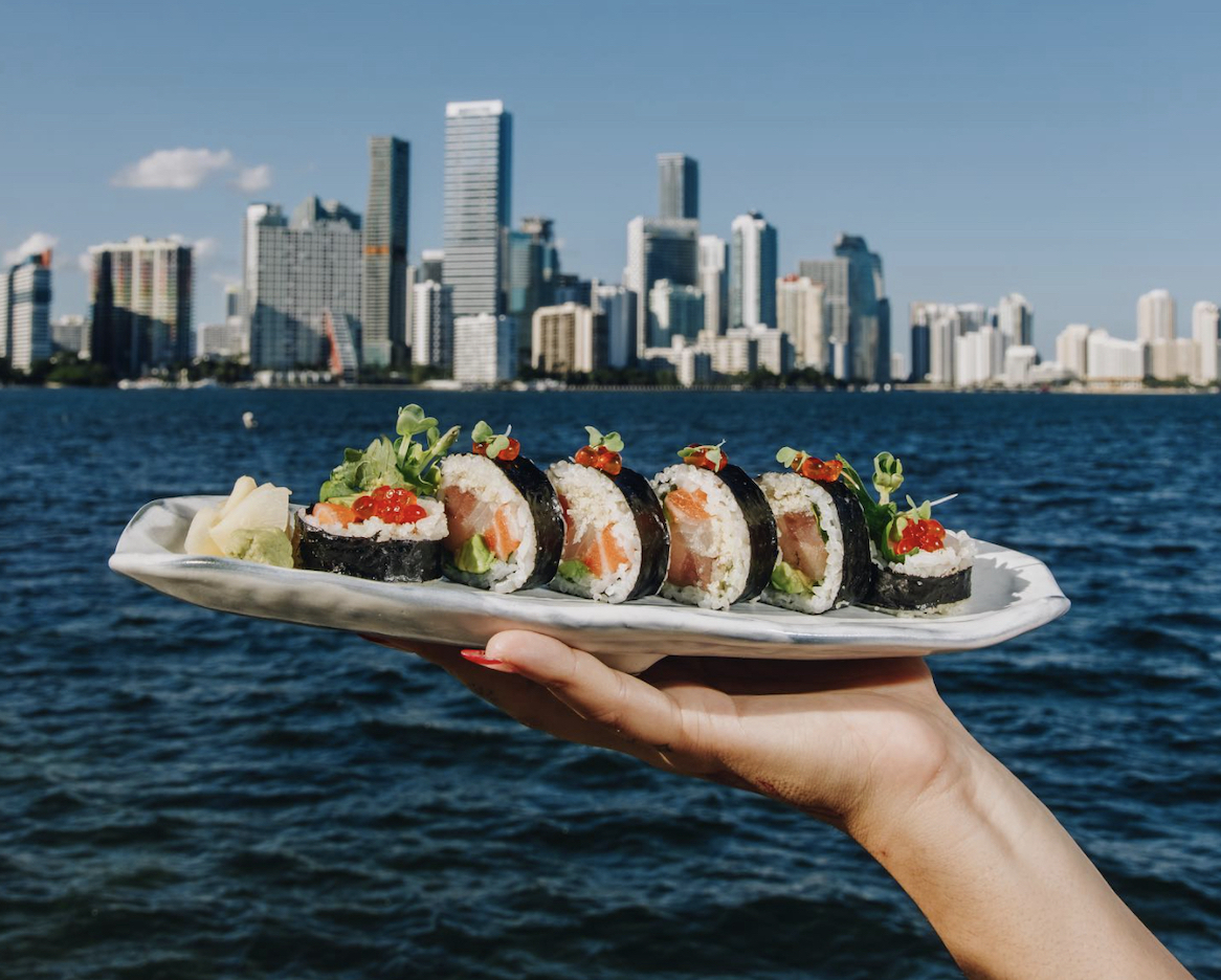 Mesas con vistas impresionantes: seis restaurantes de Miami frente al mar