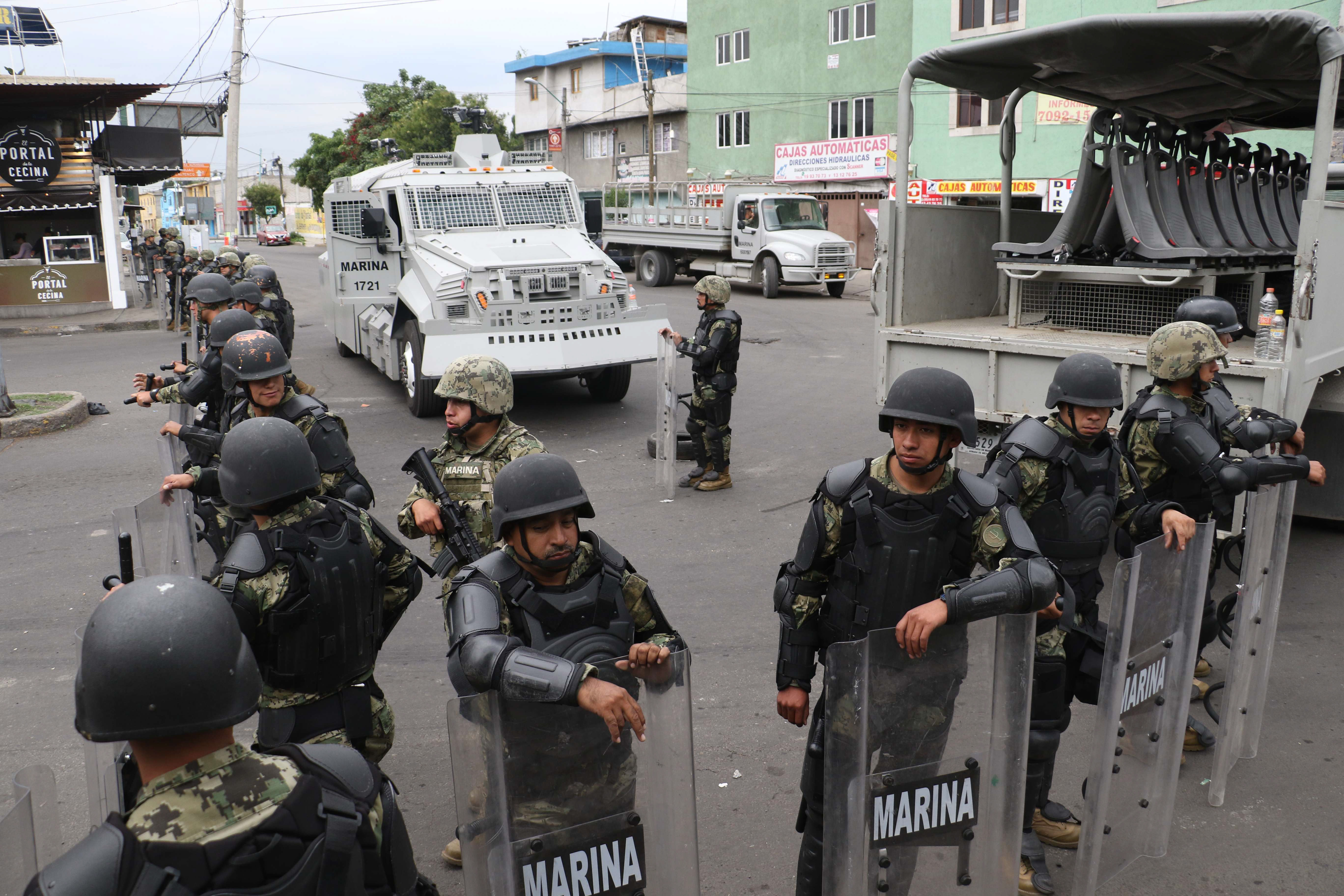 Como parte de las inspecciones realizadas por elementos de la SSC, se aseguraron más de mil 600 equipos telefónicos (FOTO: SAÚL LÓPEZ /CUARTOSCURO.COM)